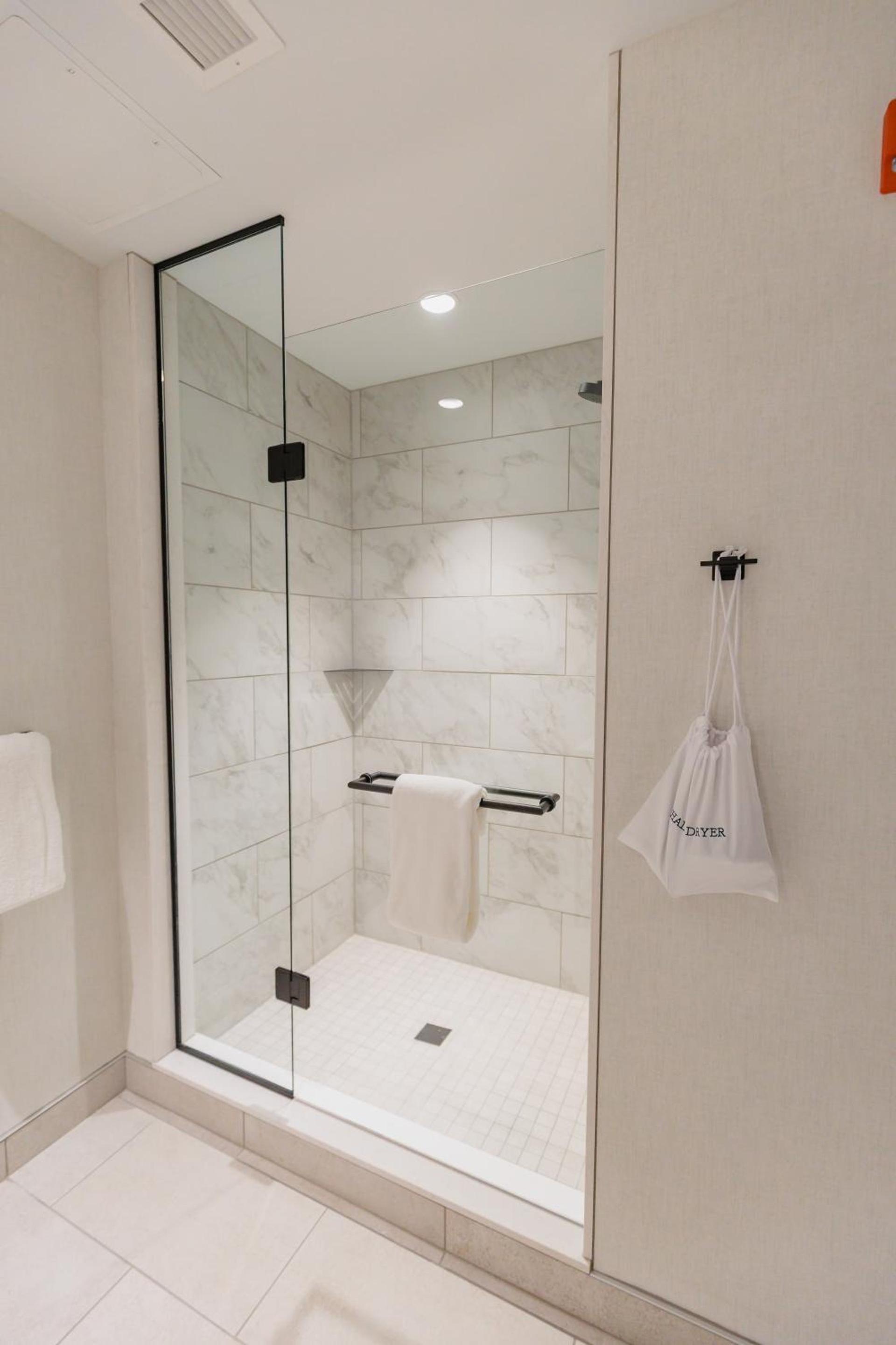 Highpoint Hotel photo 39