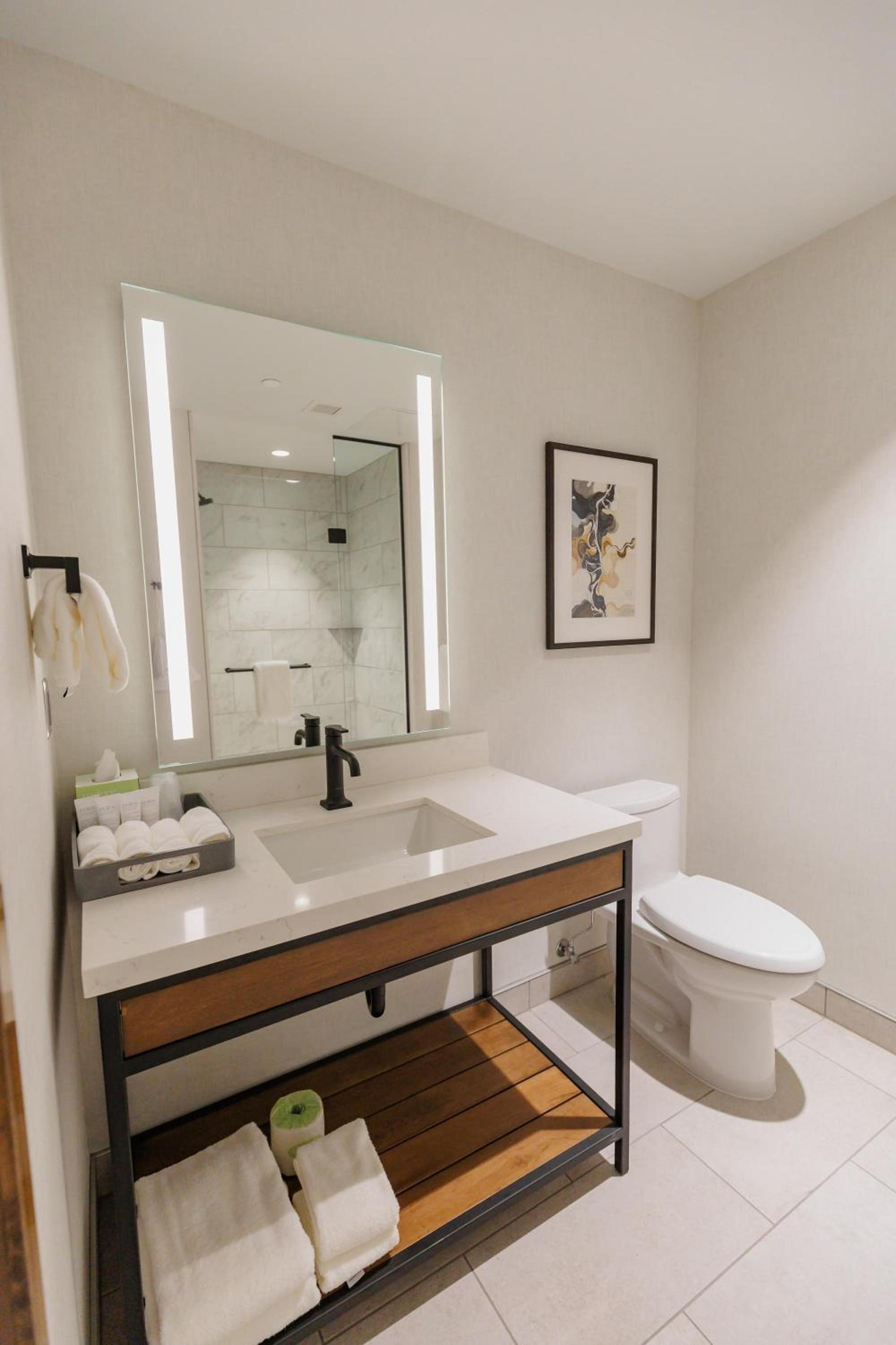 Highpoint Hotel photo 50