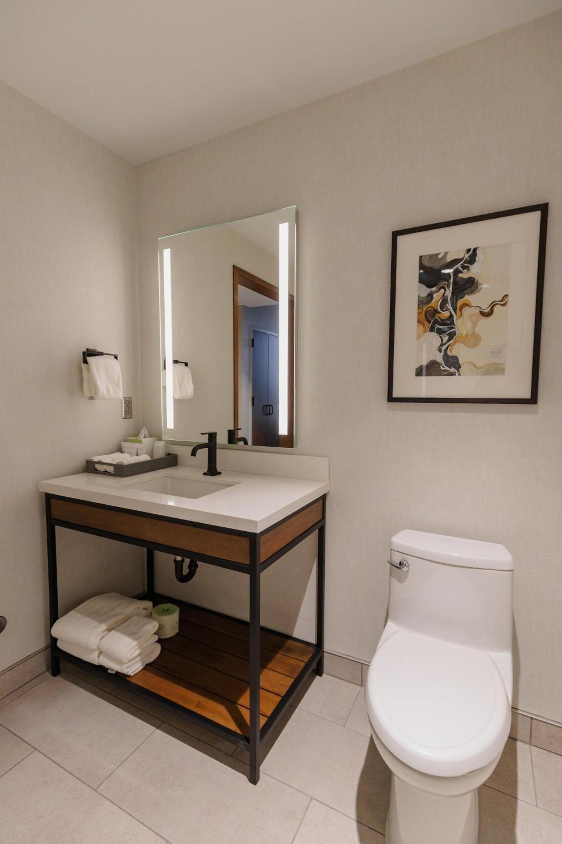 Highpoint Hotel photo 44