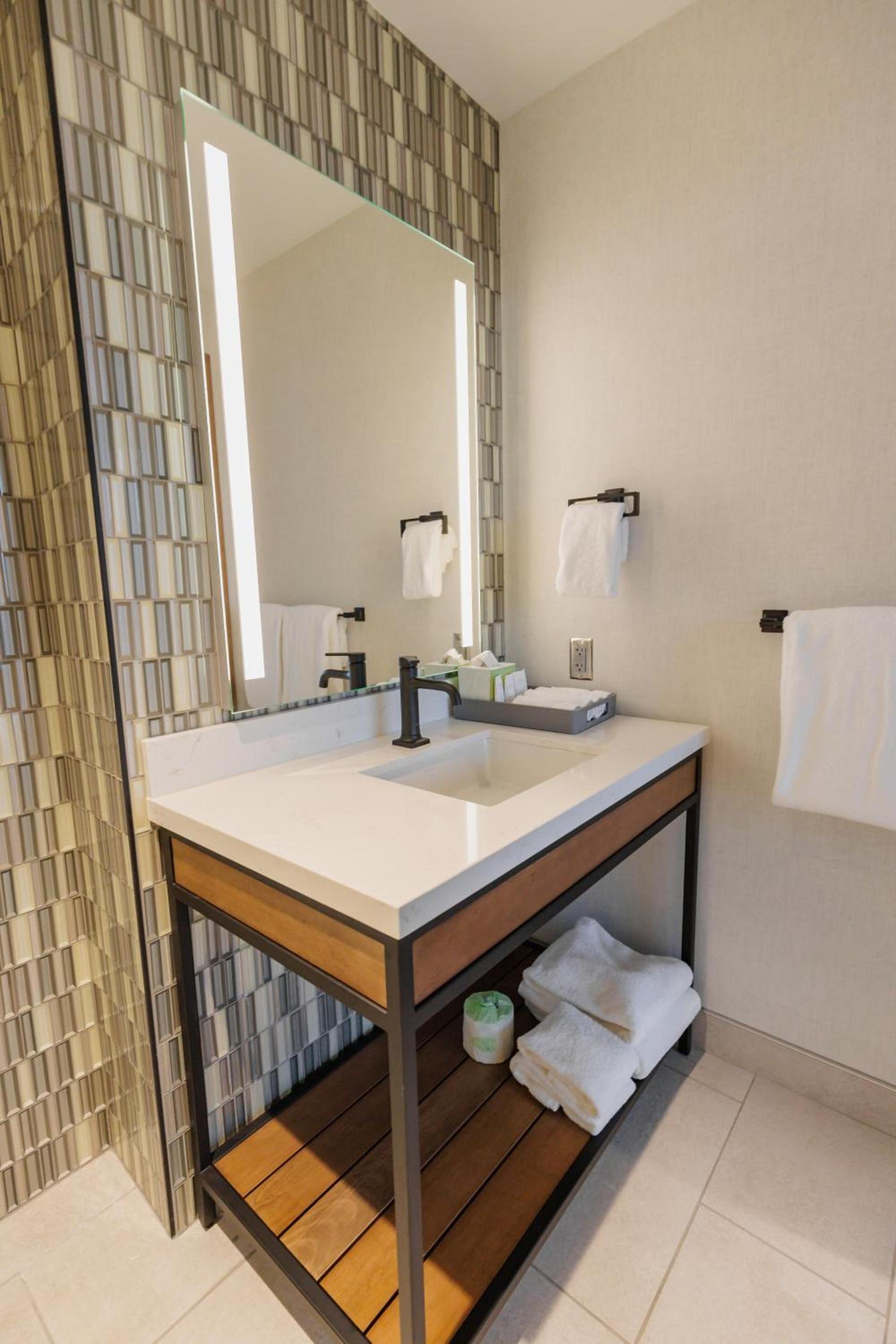 Highpoint Hotel photo 27