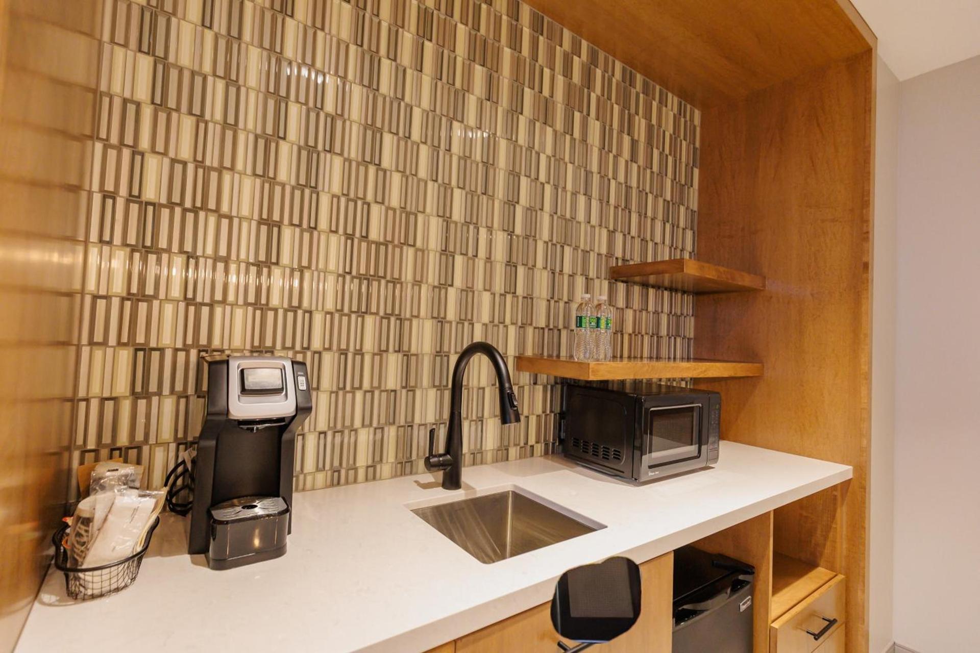 Highpoint Hotel photo 24