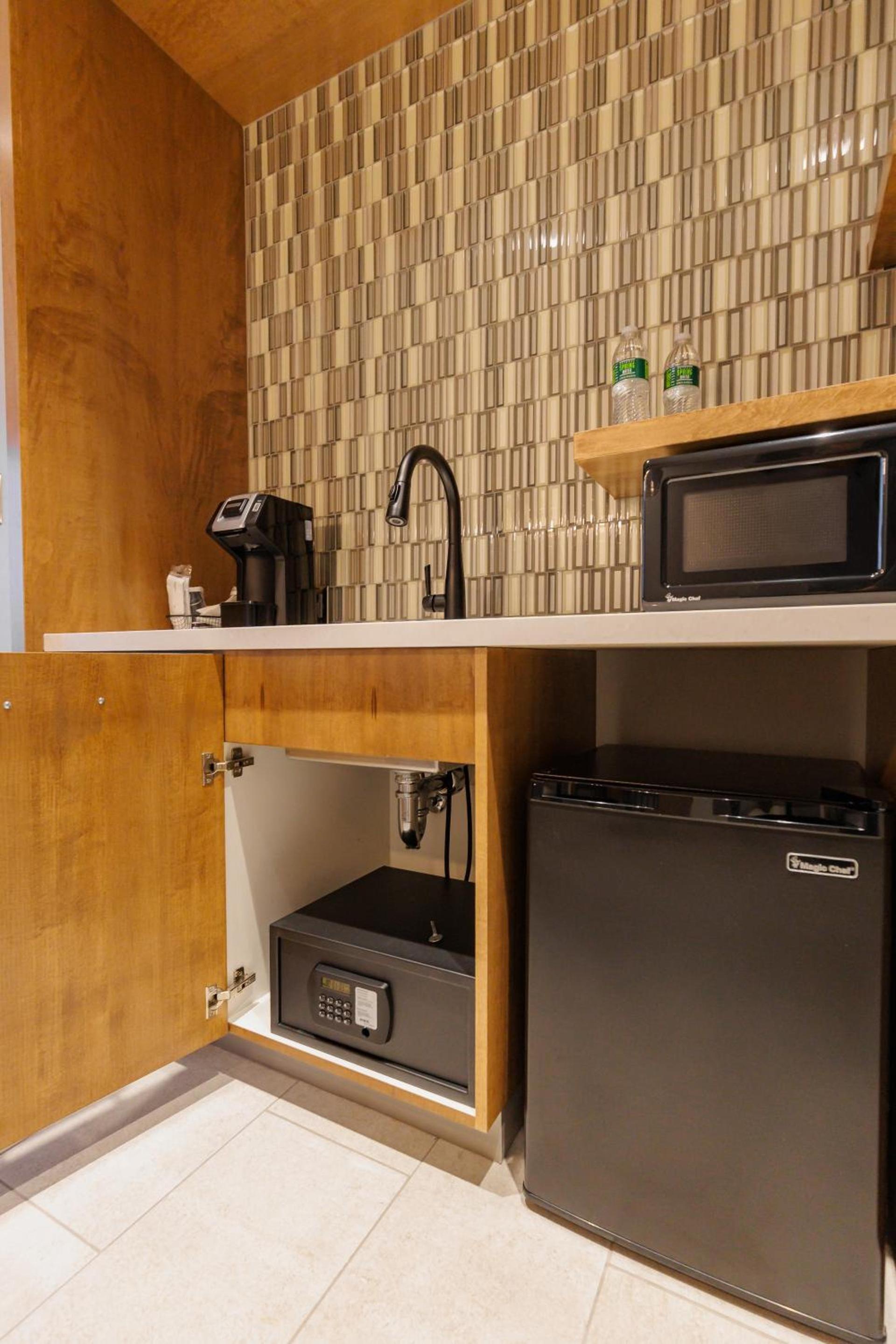 Highpoint Hotel photo 14