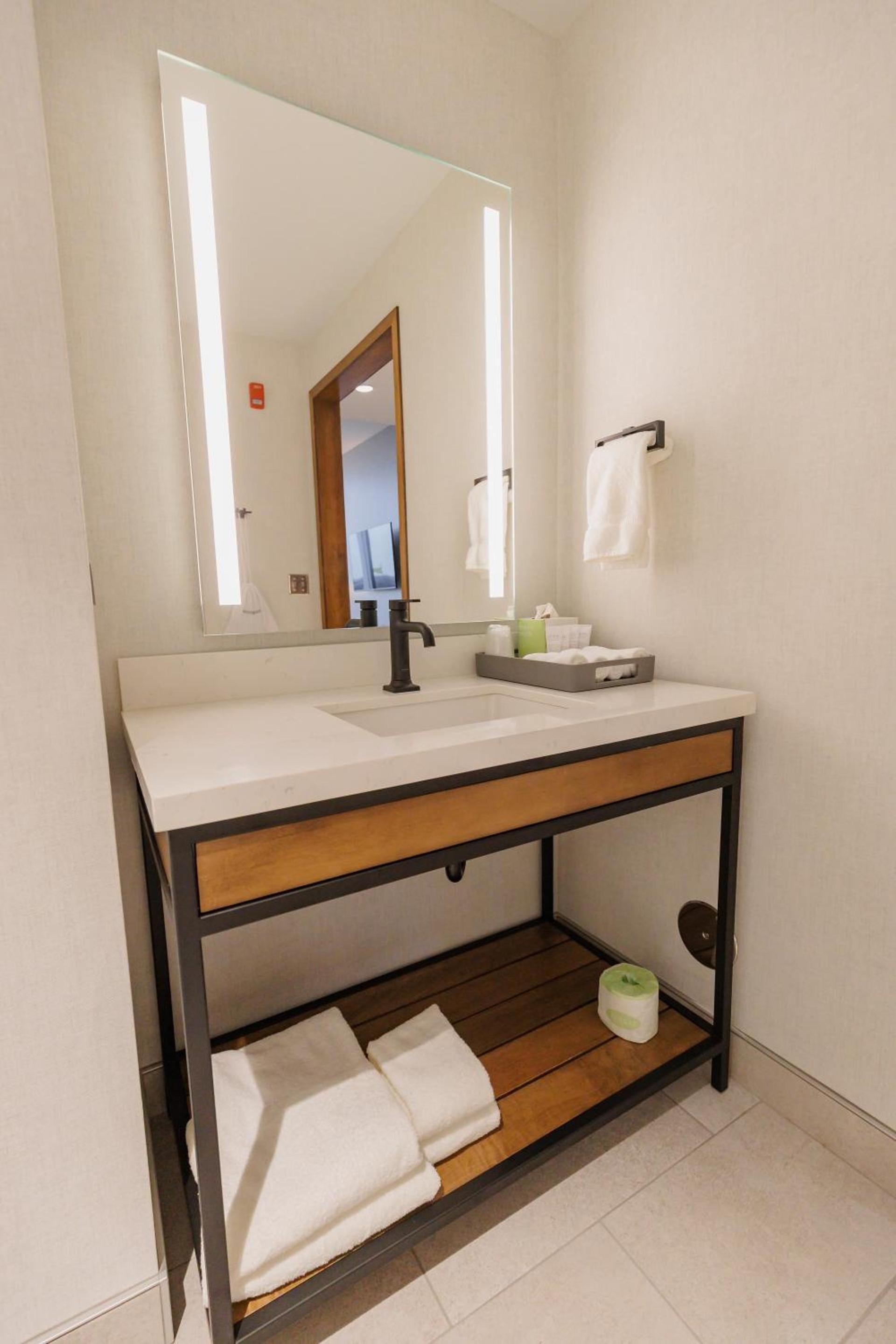 Highpoint Hotel photo 7