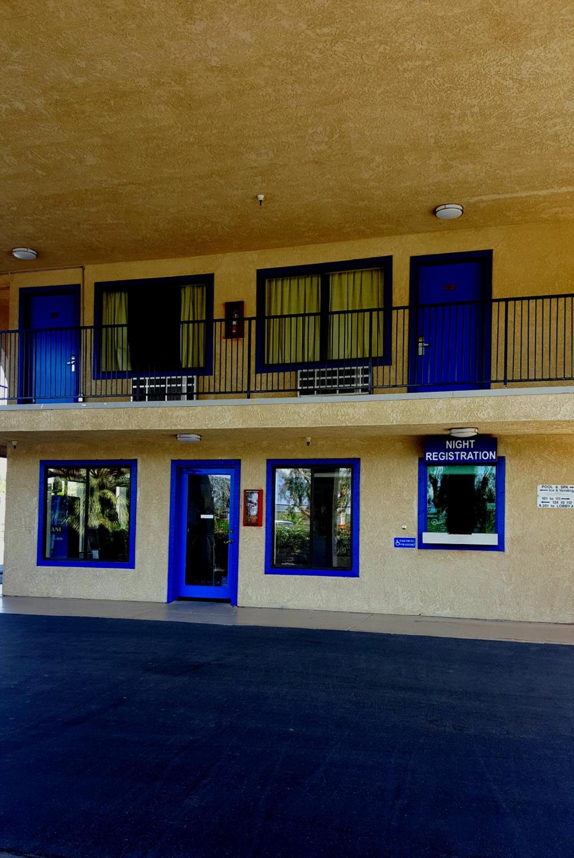 Travelodge by Wyndham Indio photo 9