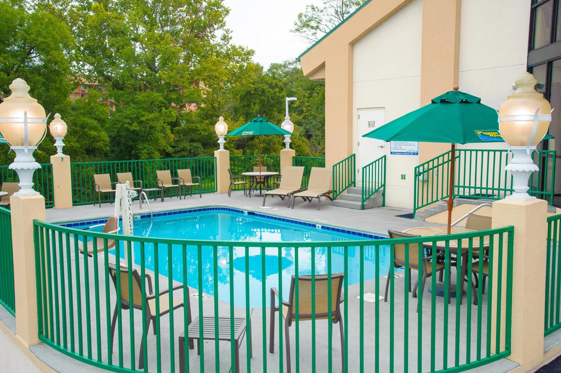 Pigeon River Inn photo 19
