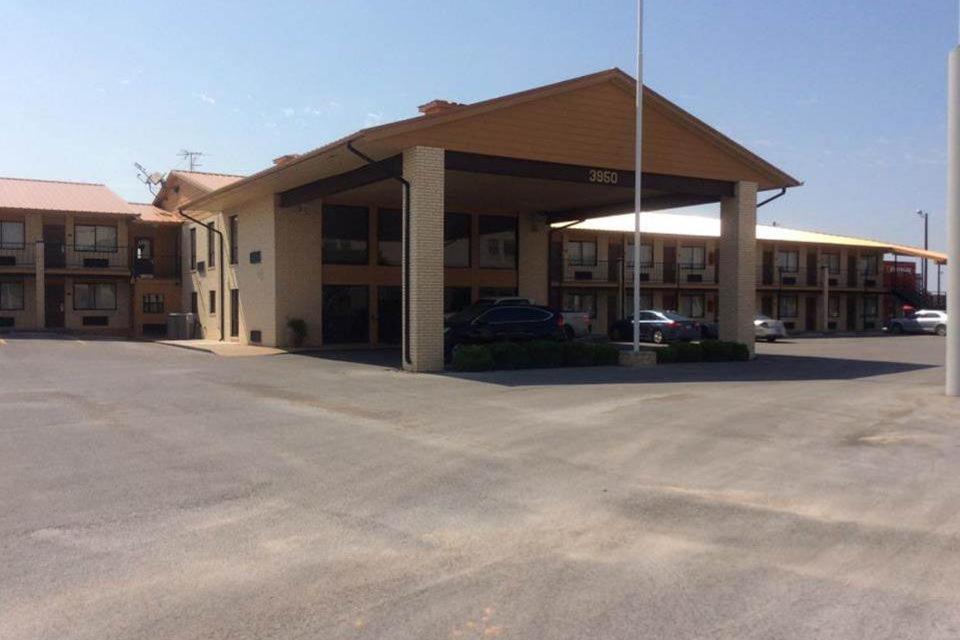 Days Inn by Wyndham Abilene photo 1