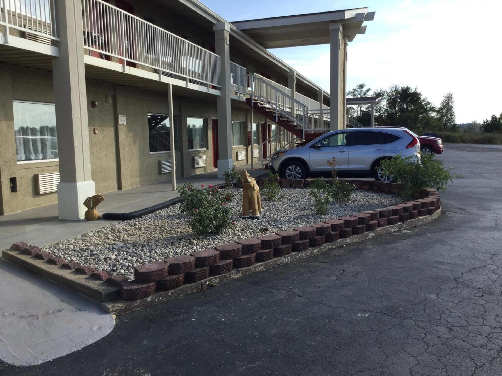 Big Spring Inn Madisonville photo 7