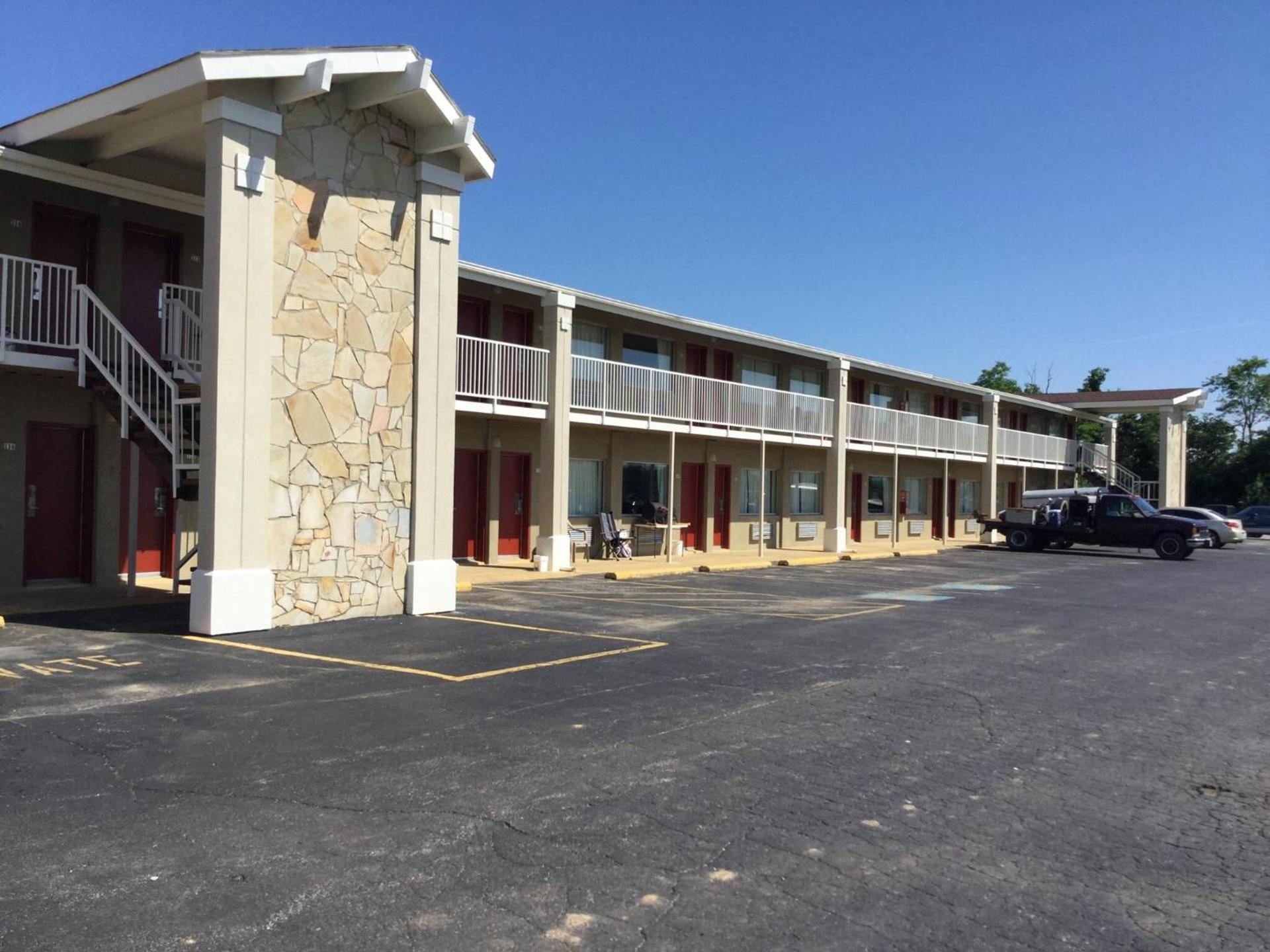 Big Spring Inn Madisonville photo 8
