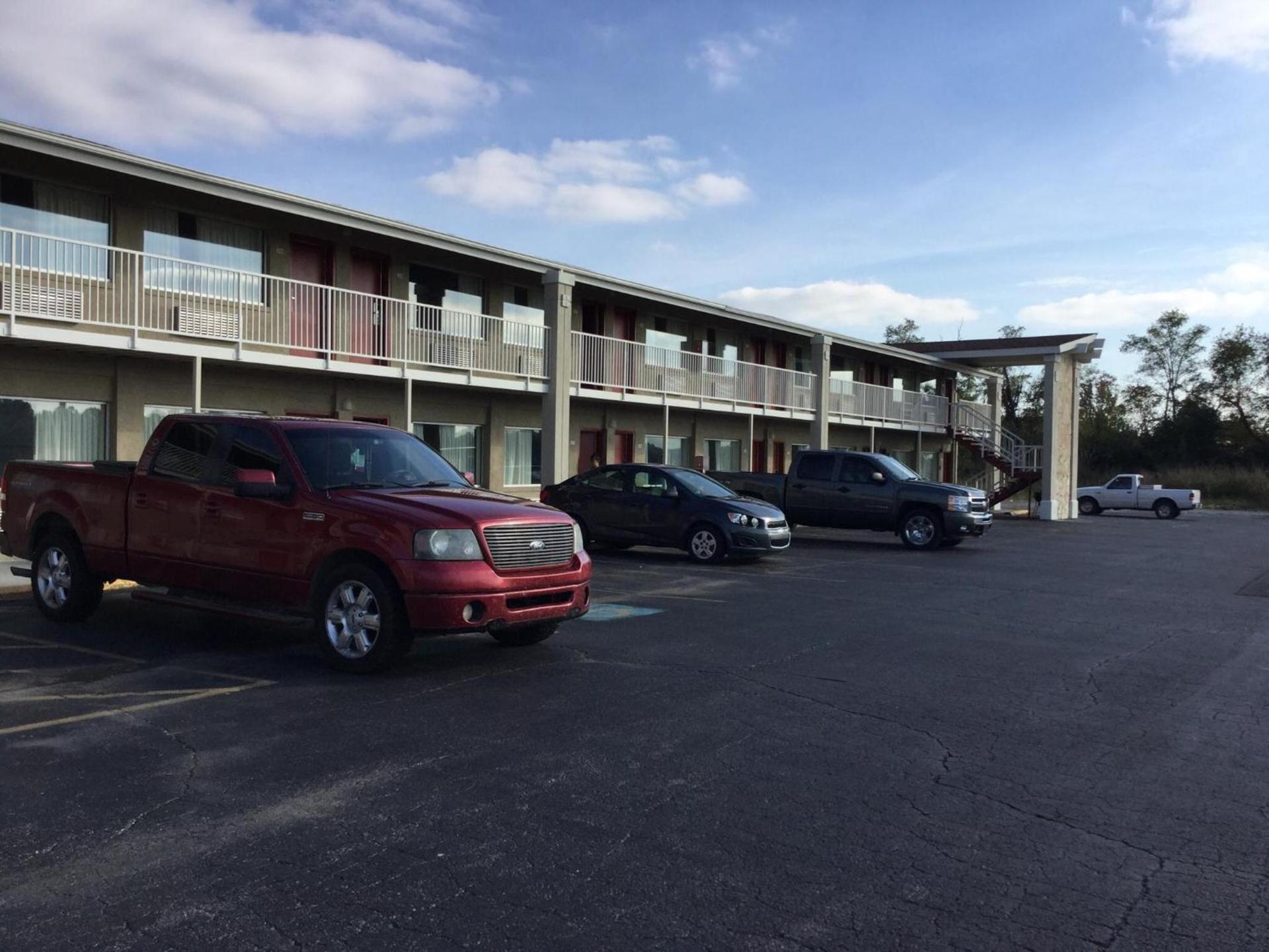Big Spring Inn Madisonville photo 10