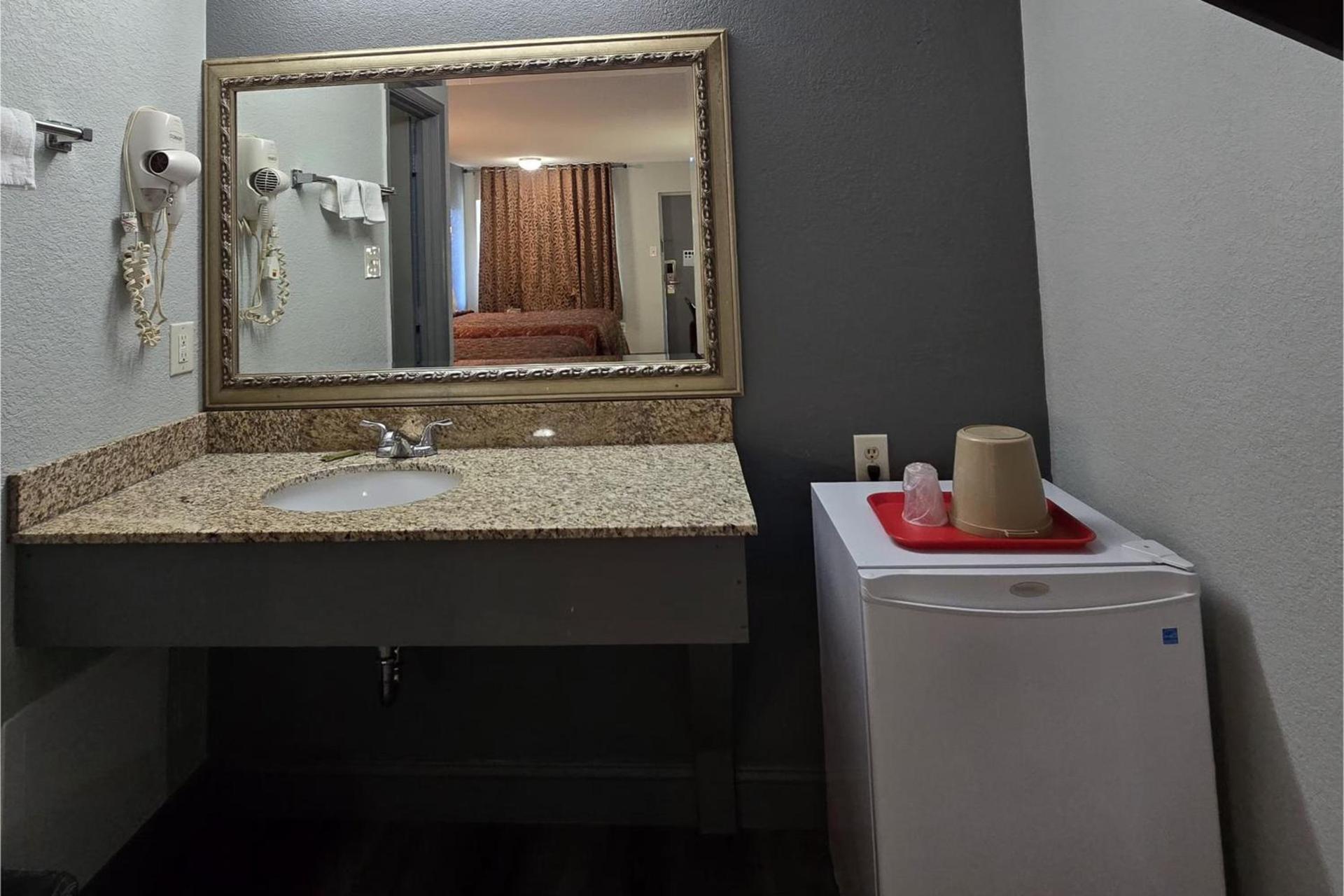 Eagle Inn by Hotel O Richmond Midlothian Turnpike photo 15