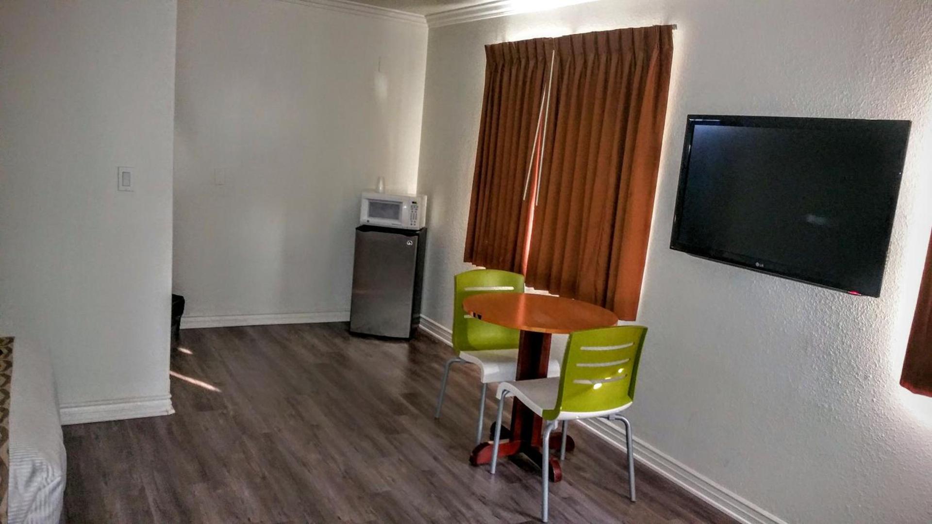 Jewel City Inn photo 15