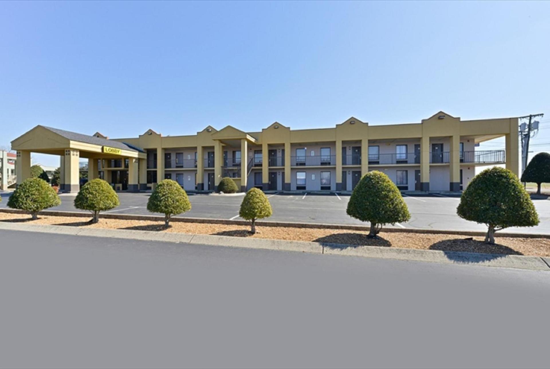 Super 8 by Wyndham Clarksville Northeast photo 15