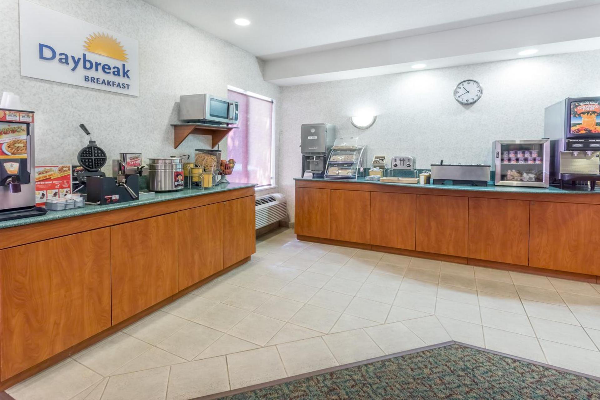 Days Inn & Suites by Wyndham Madison photo 33