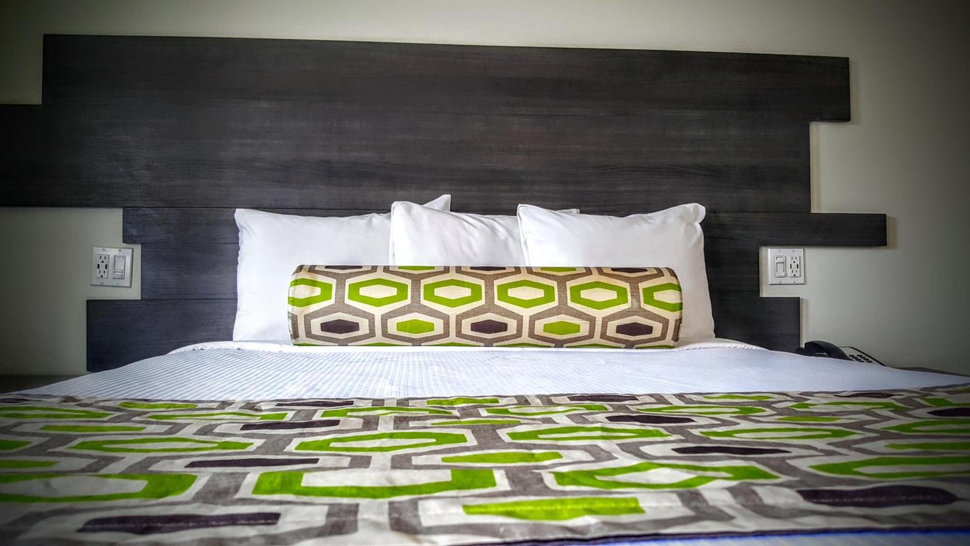 Jewel City Inn photo 17