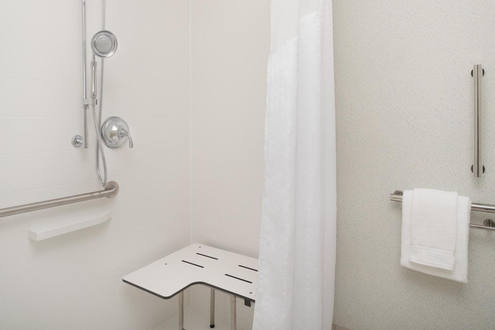 Holiday Inn Express & Suites Duluth North - Miller Hill by IHG photo 39