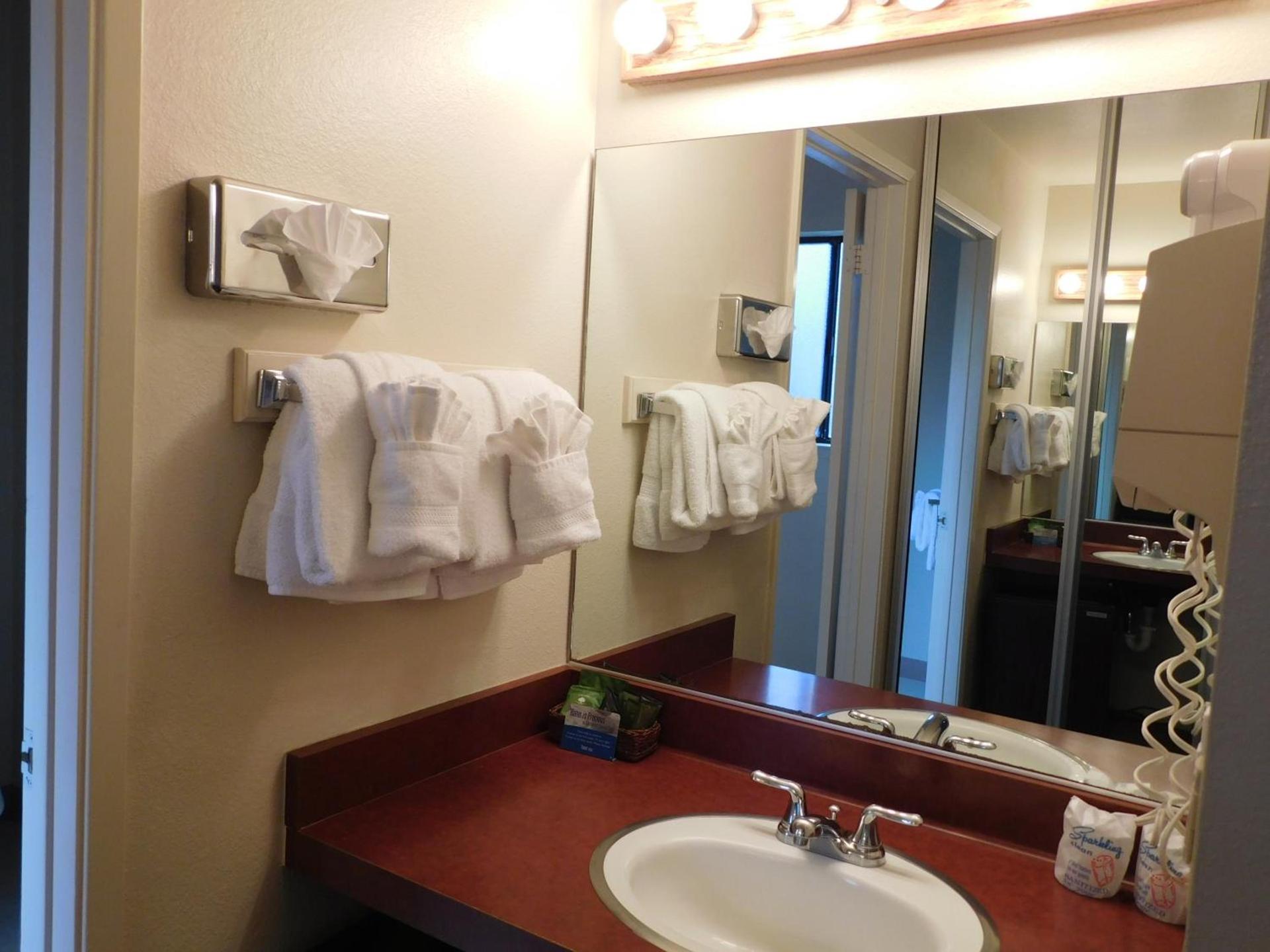 Pacific Gardens Inn photo 4