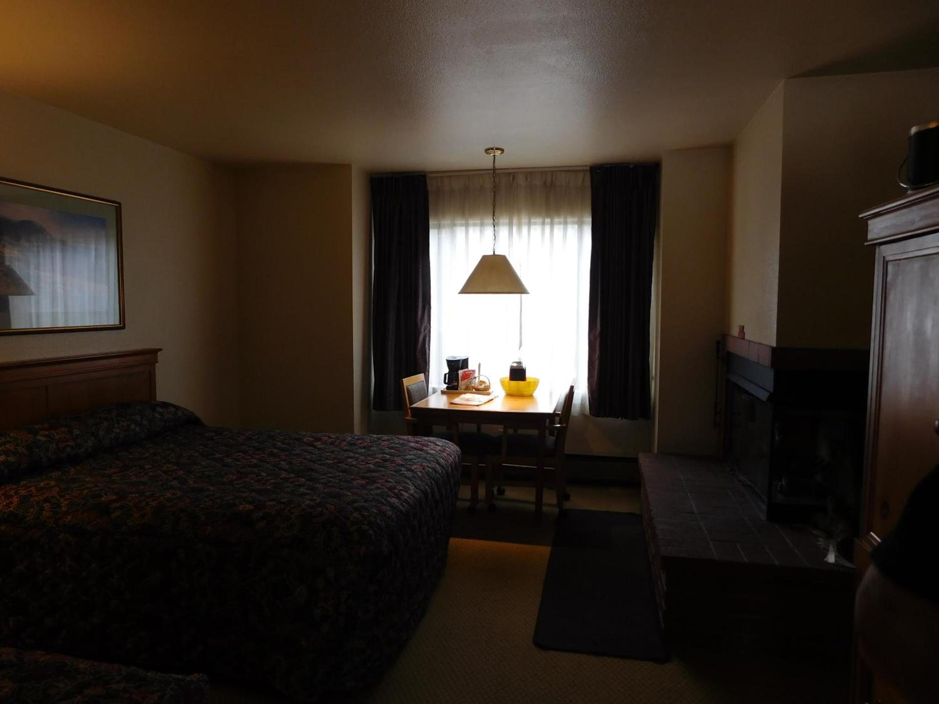 Pacific Gardens Inn photo 17