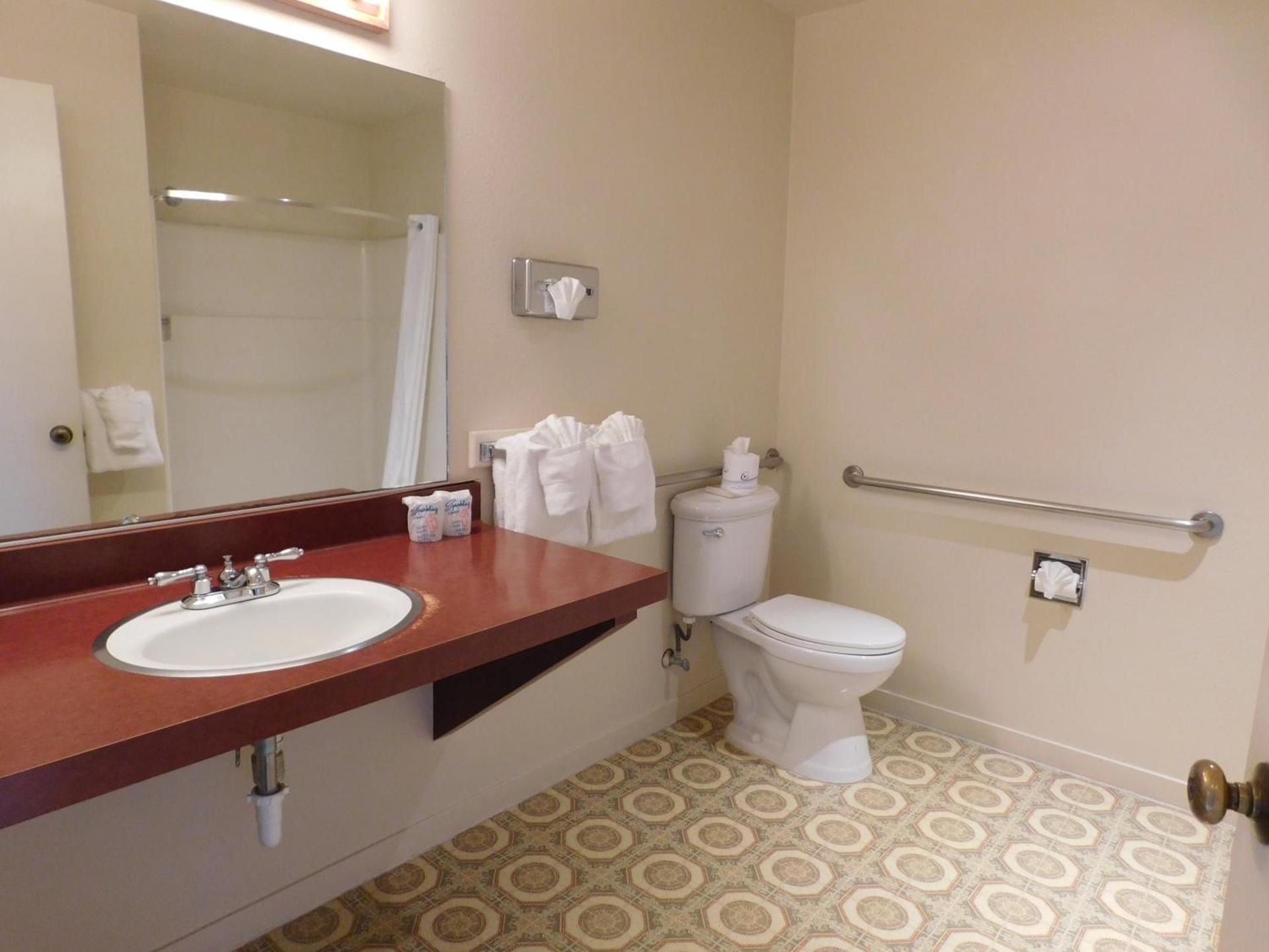 Pacific Gardens Inn photo 20