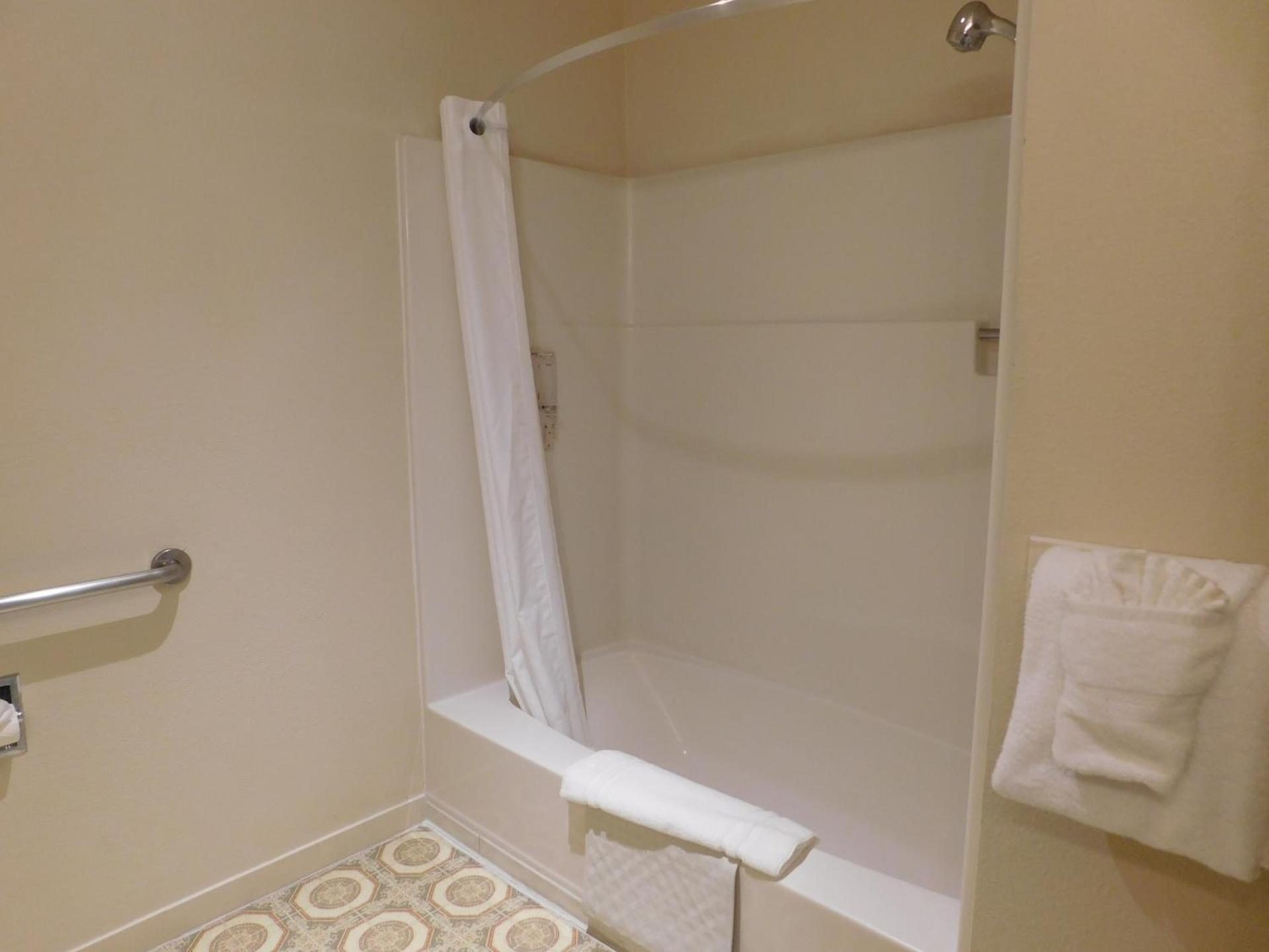 Pacific Gardens Inn photo 21