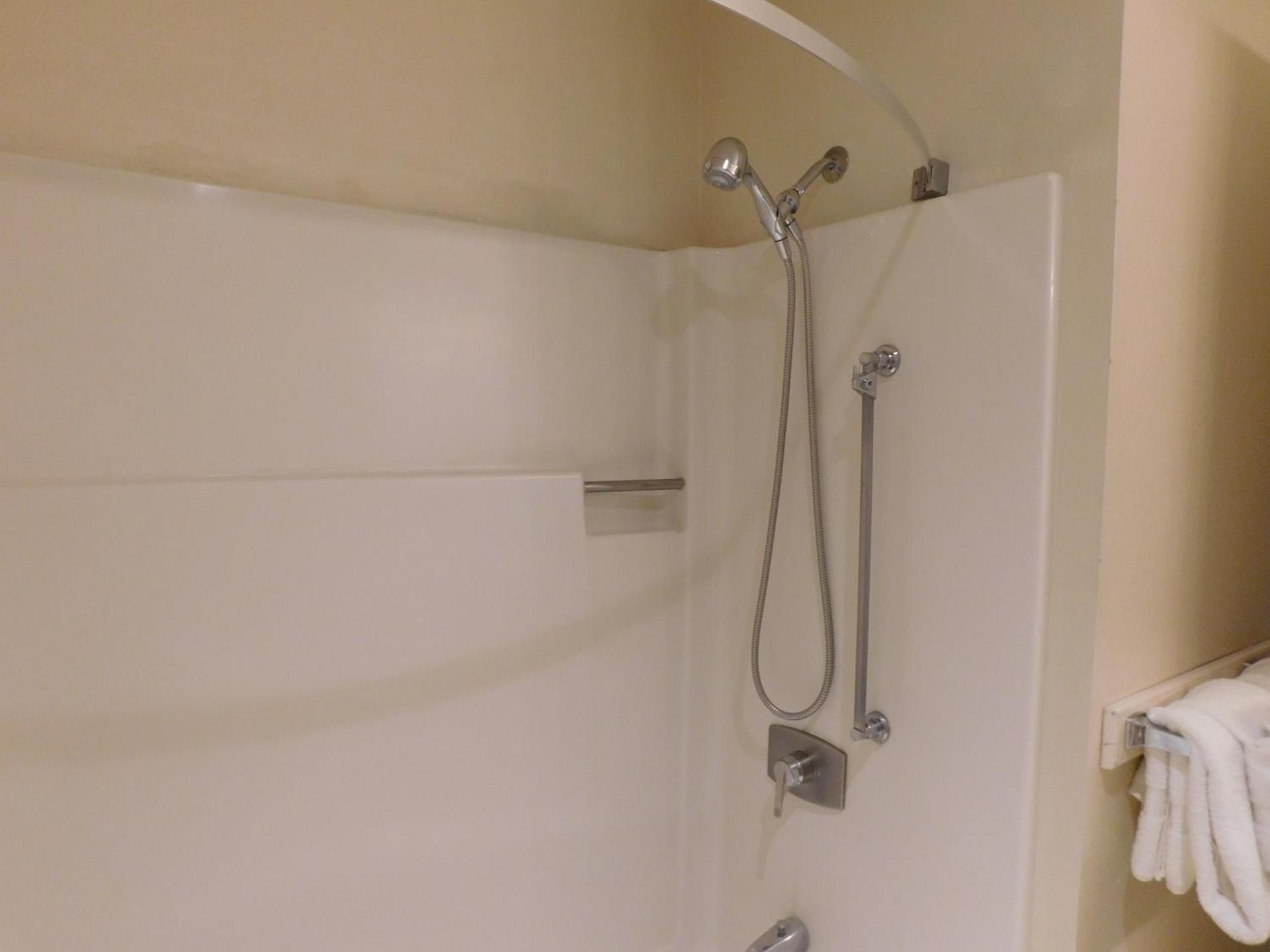 Pacific Gardens Inn photo 22