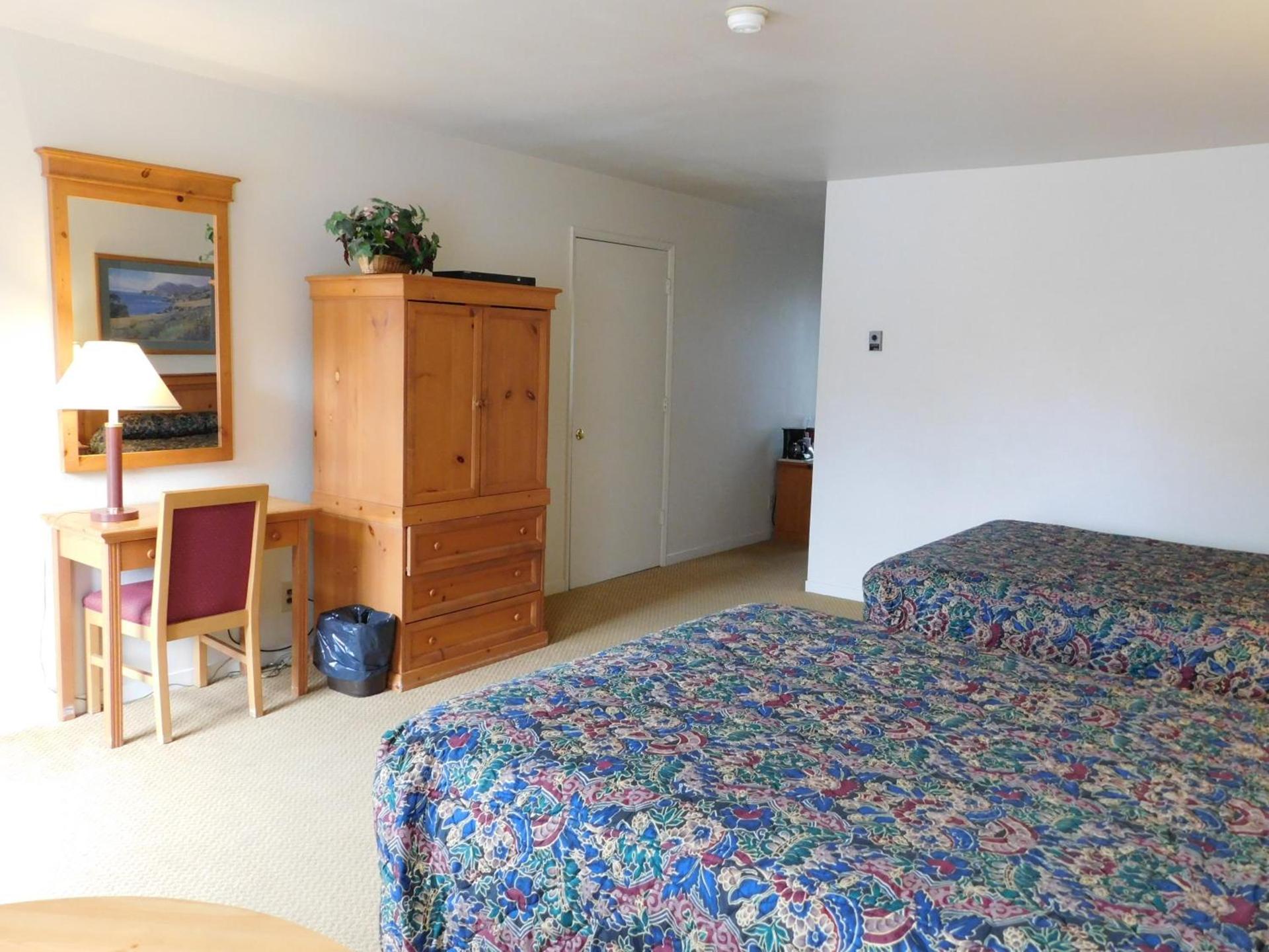 Pacific Gardens Inn photo 25