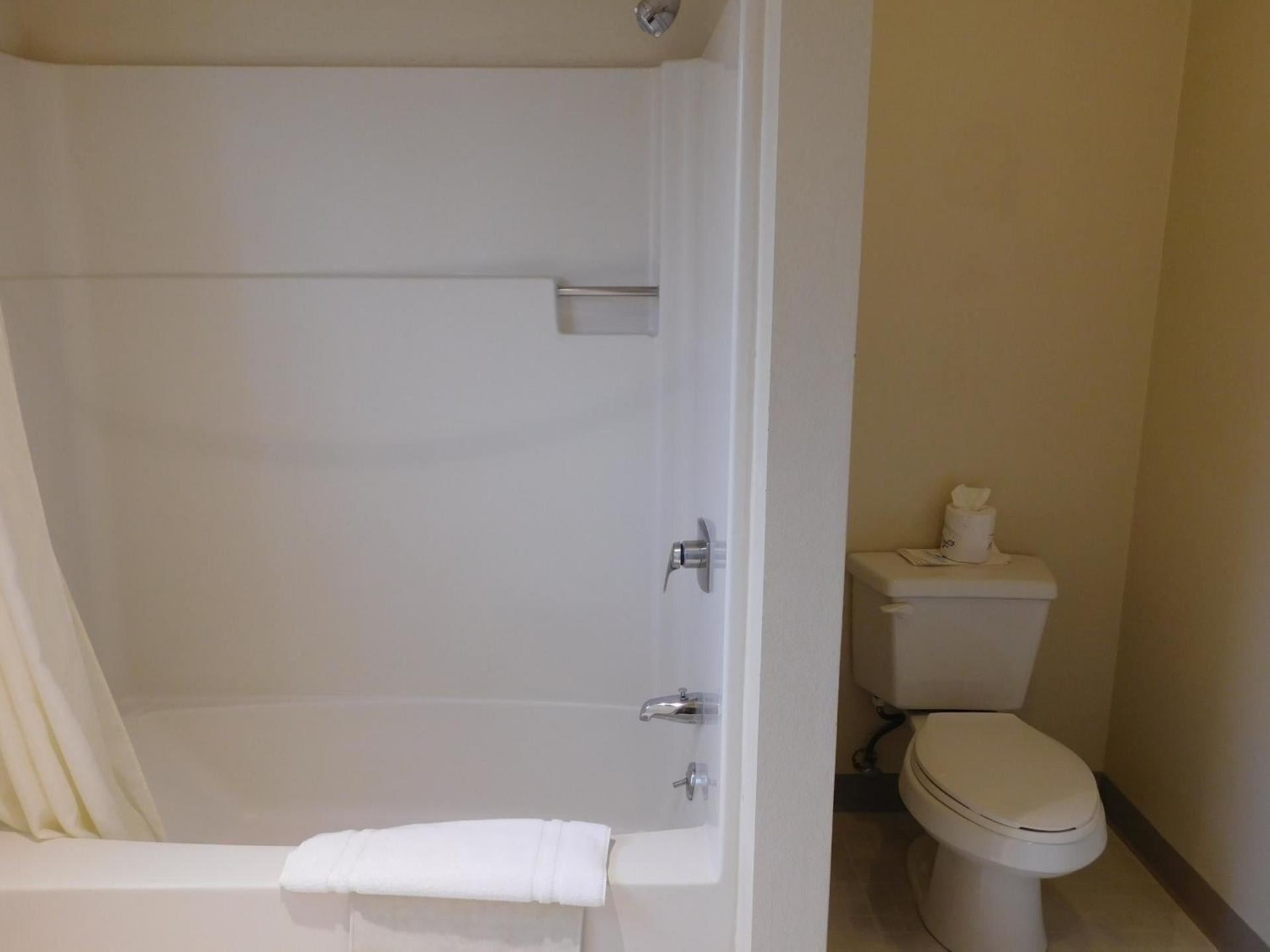 Pacific Gardens Inn photo 27