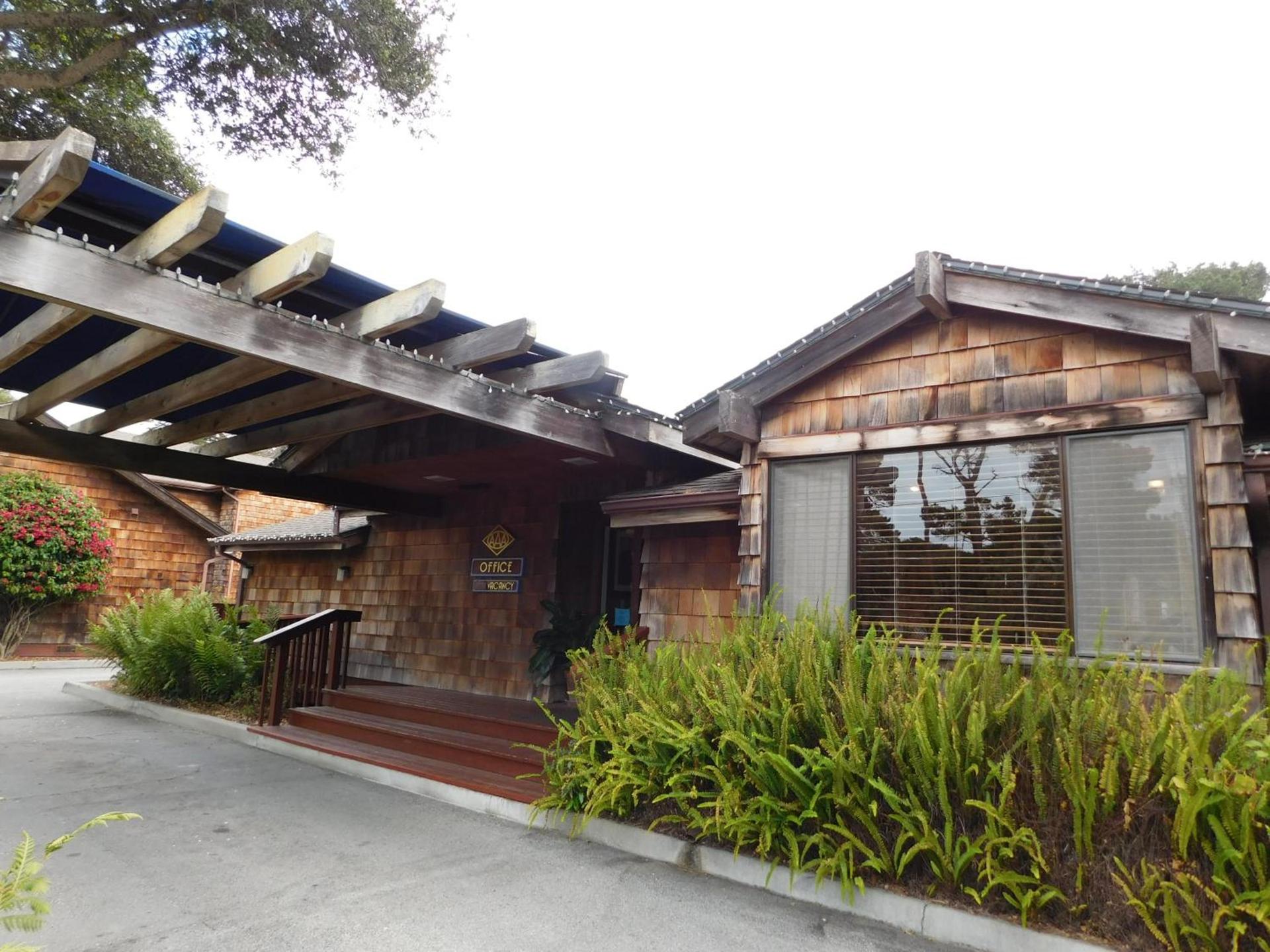 Pacific Gardens Inn photo 34