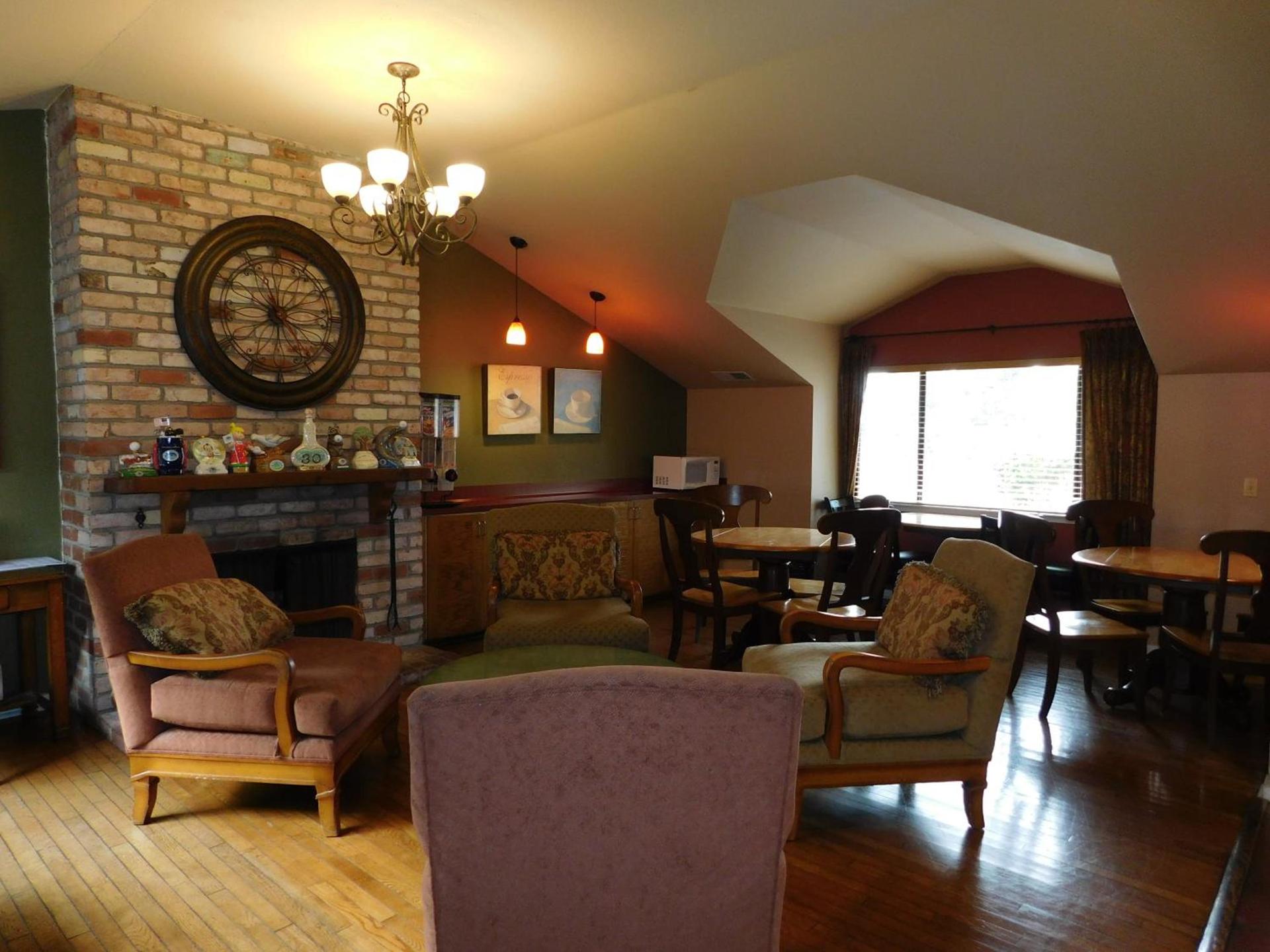 Pacific Gardens Inn photo 36