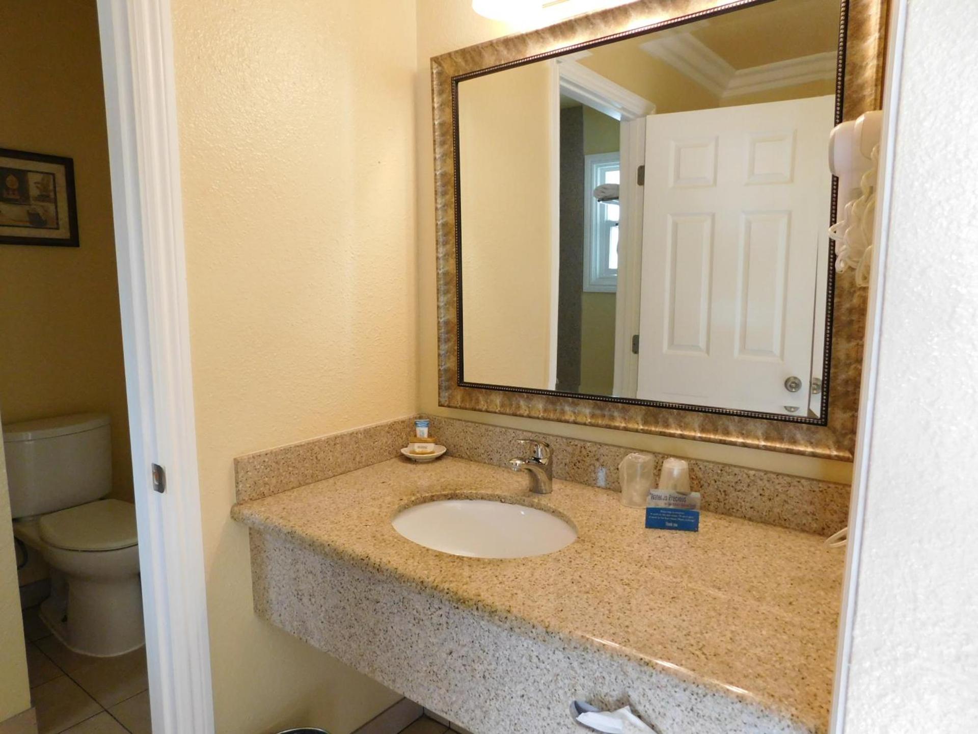 Deer Haven Inn photo 13