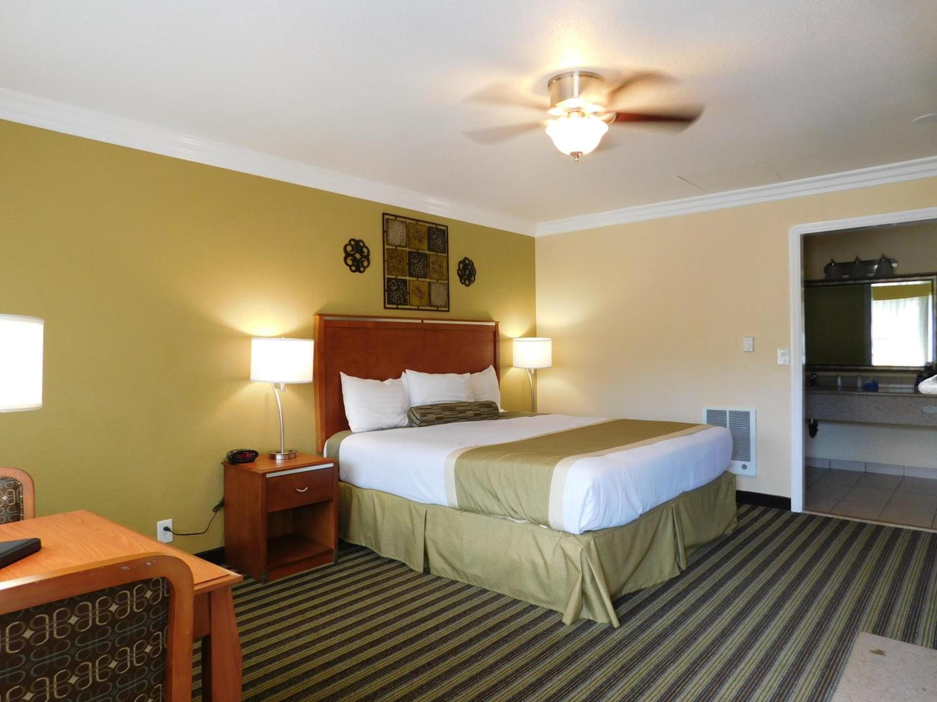 Deer Haven Inn photo 26