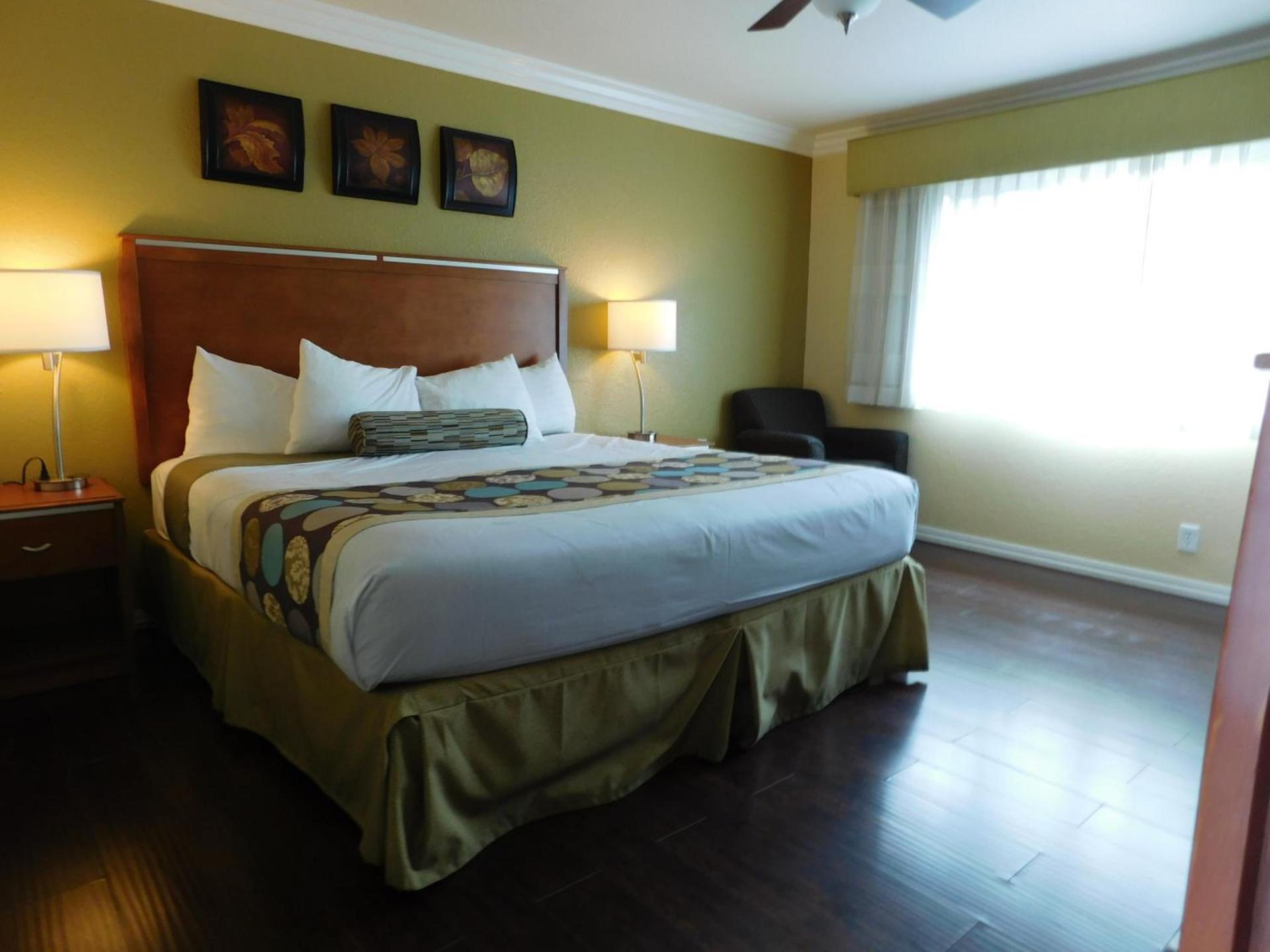 Deer Haven Inn photo 29