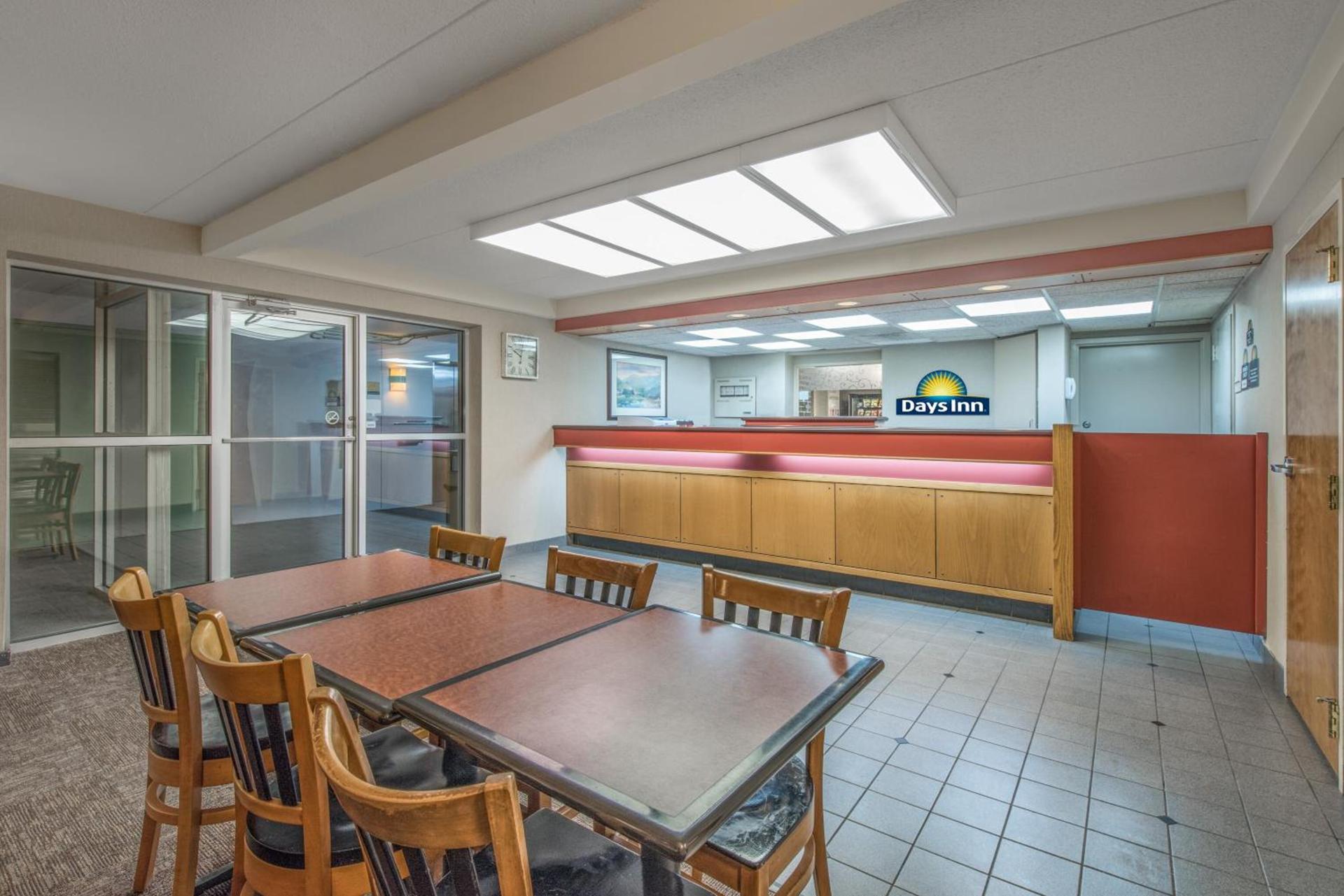 Days Inn by Wyndham Harrisburg North photo 26