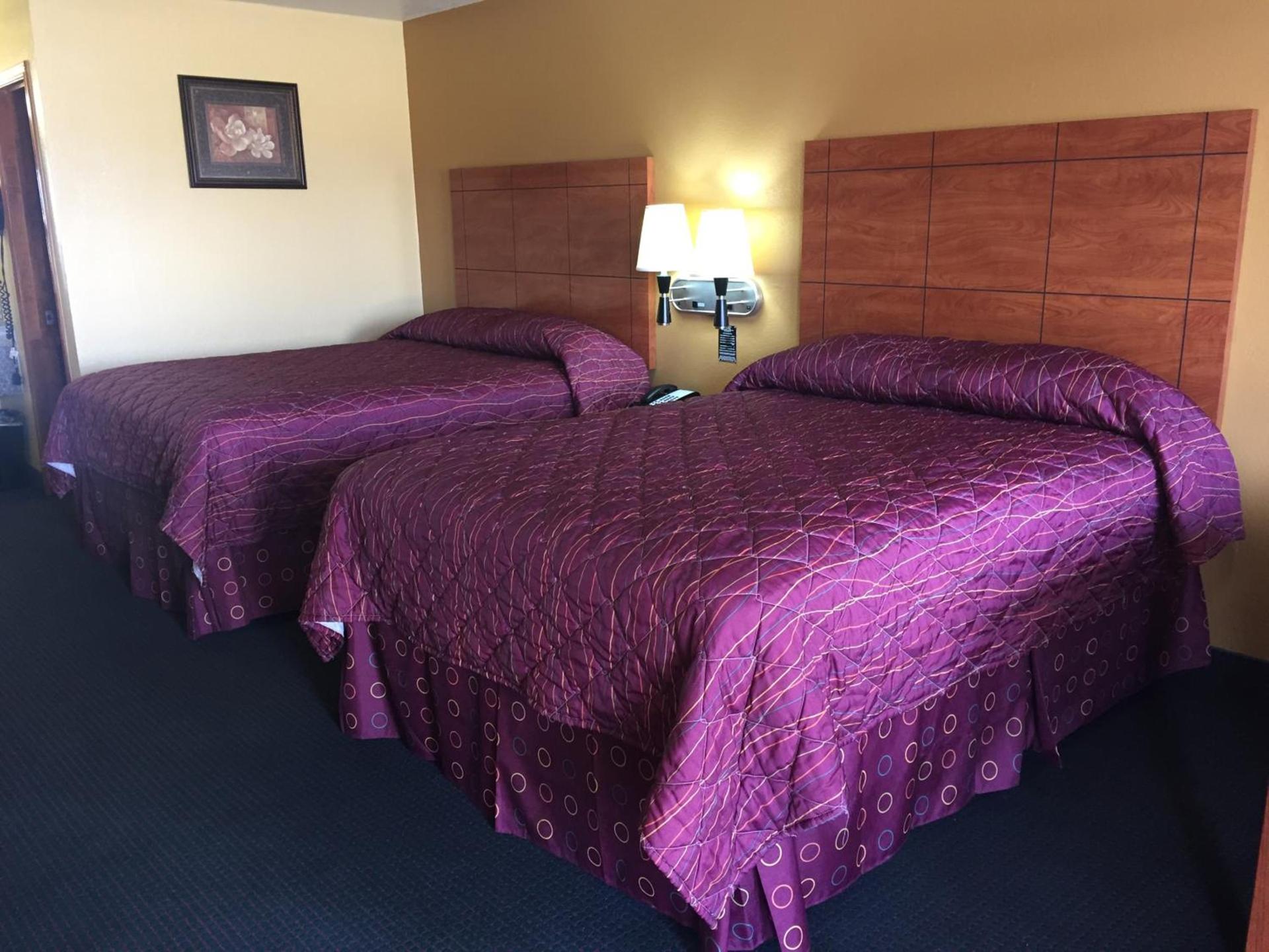 Royal Inn Pearsall photo 8