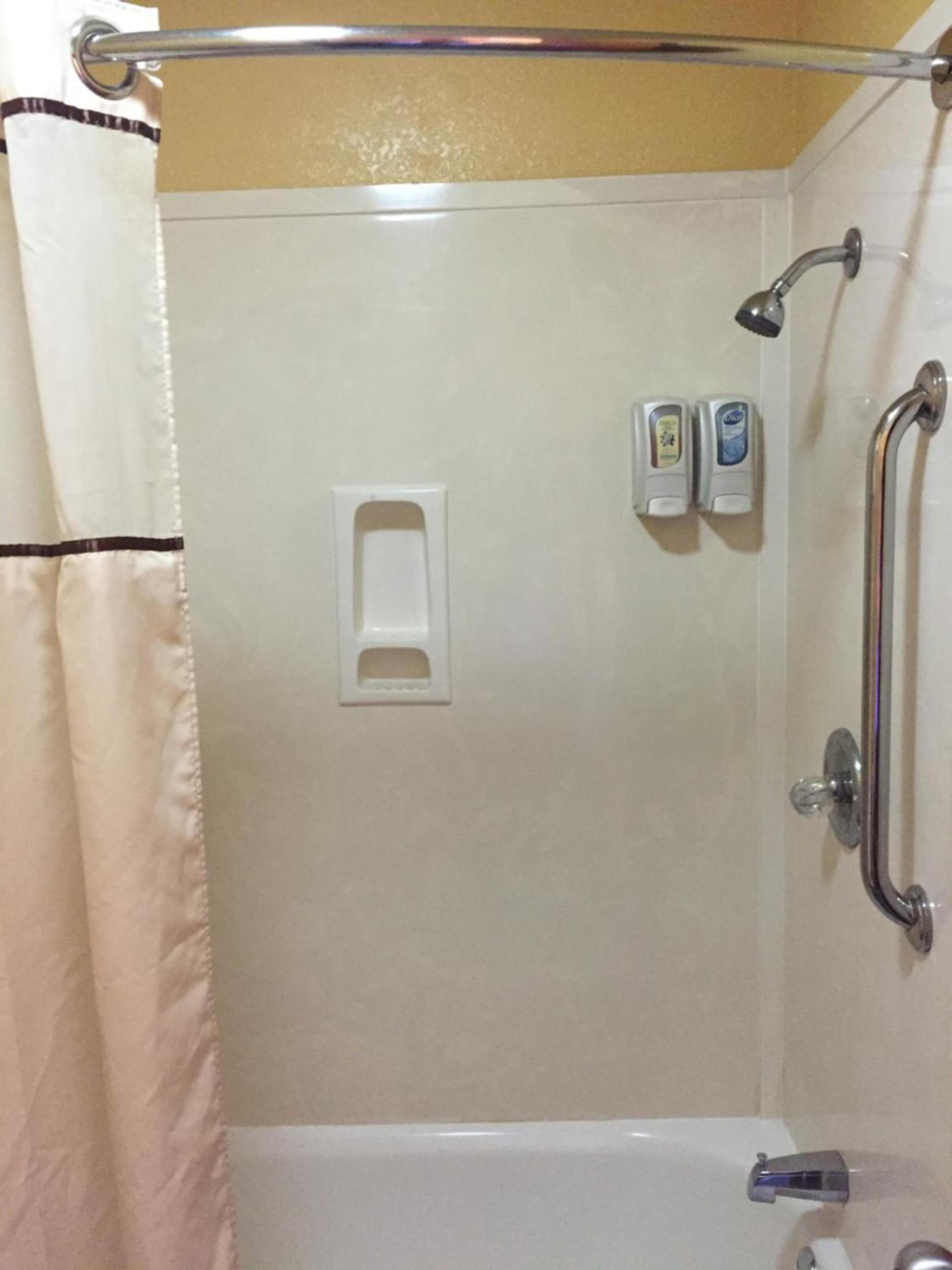 Royal Inn Pearsall photo 9