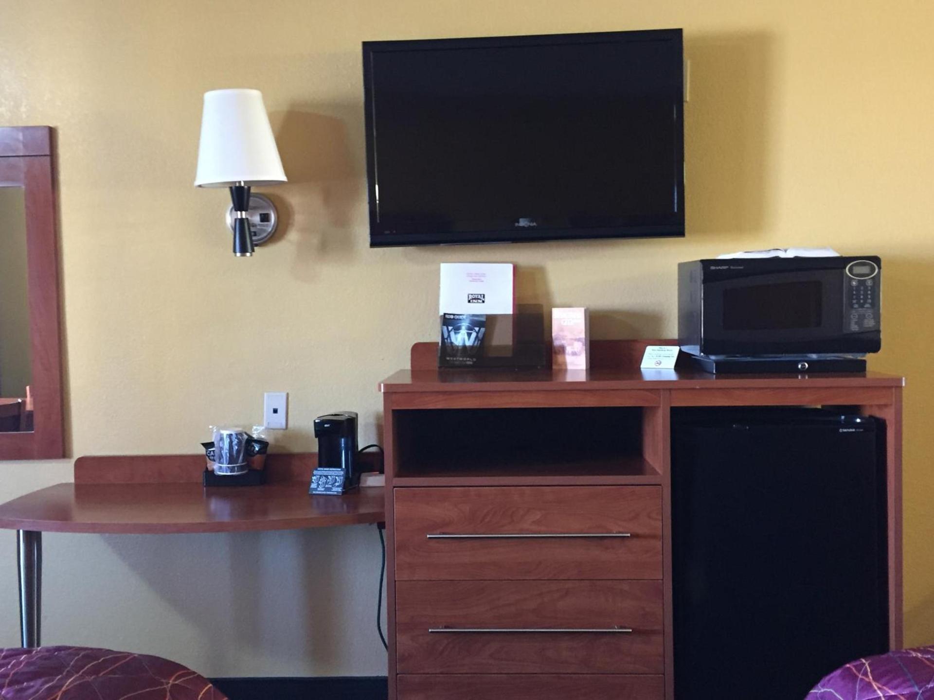 Royal Inn Pearsall photo 26