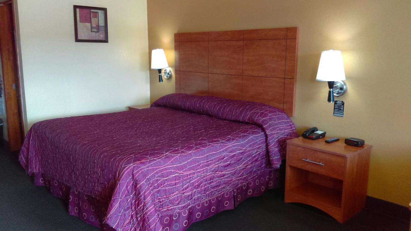 Royal Inn Pearsall photo 6