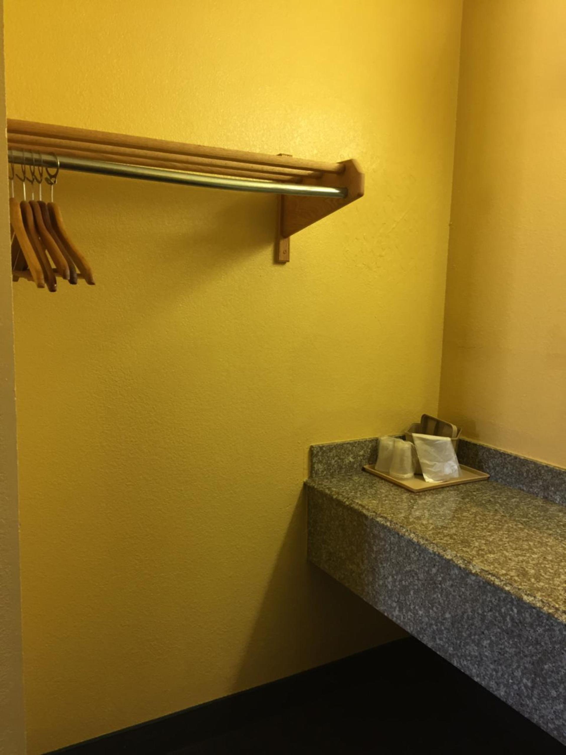 Royal Inn Pearsall photo 17