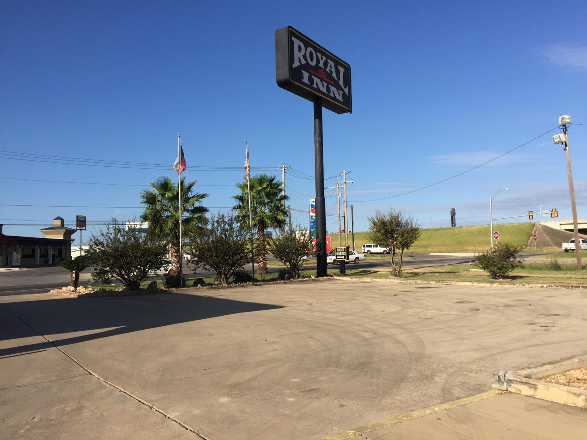 Royal Inn Pearsall photo 20