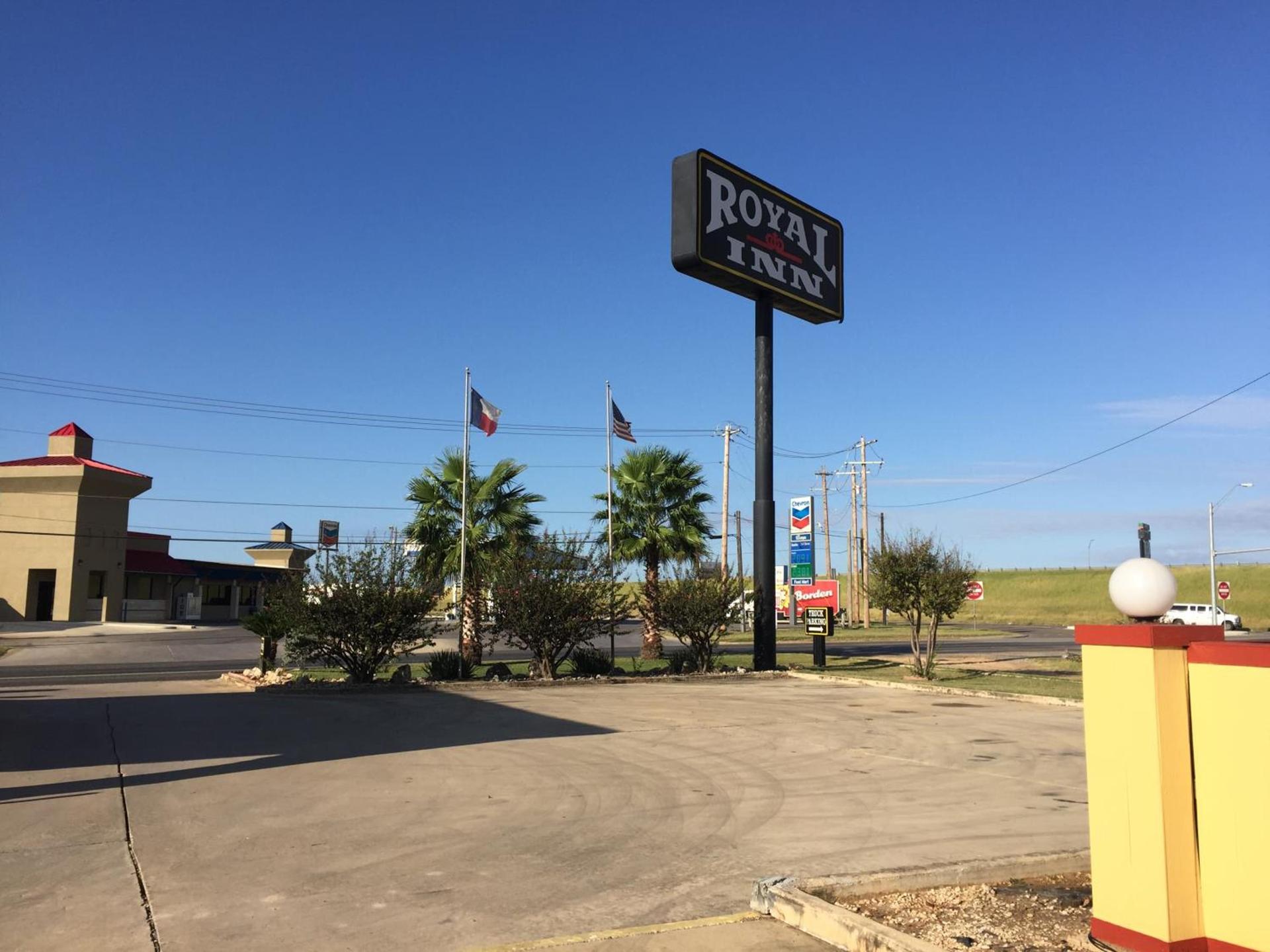 Royal Inn Pearsall photo 21