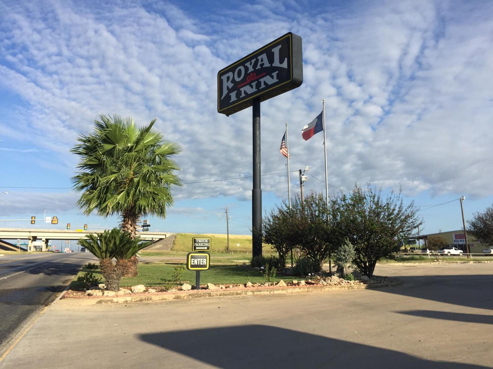 Royal Inn Pearsall photo 22