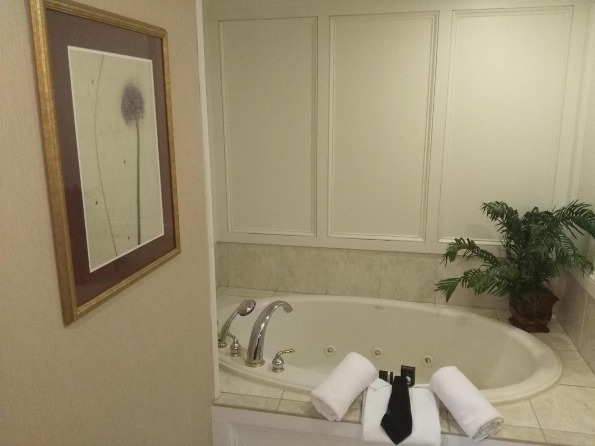 The Wilshire Grand Hotel photo 67