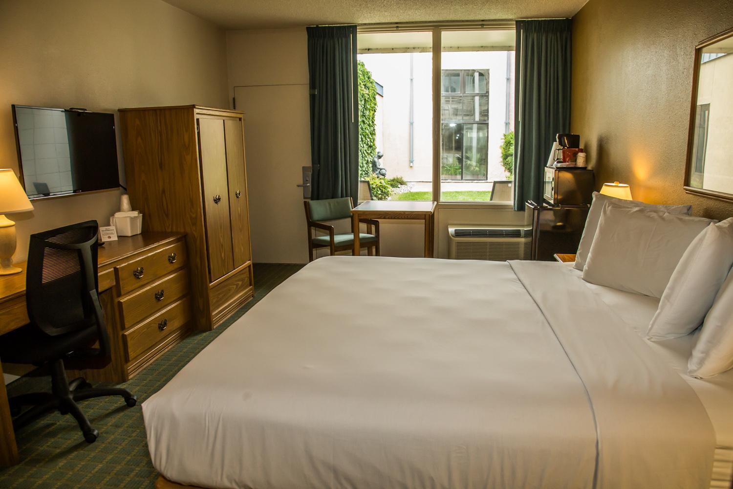 Baymont by Wyndham Fargo photo 35
