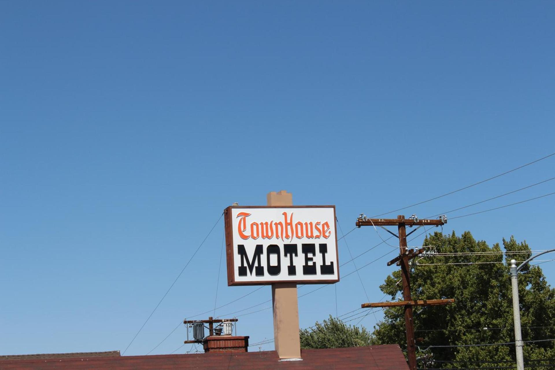 Townhouse Motel photo 2