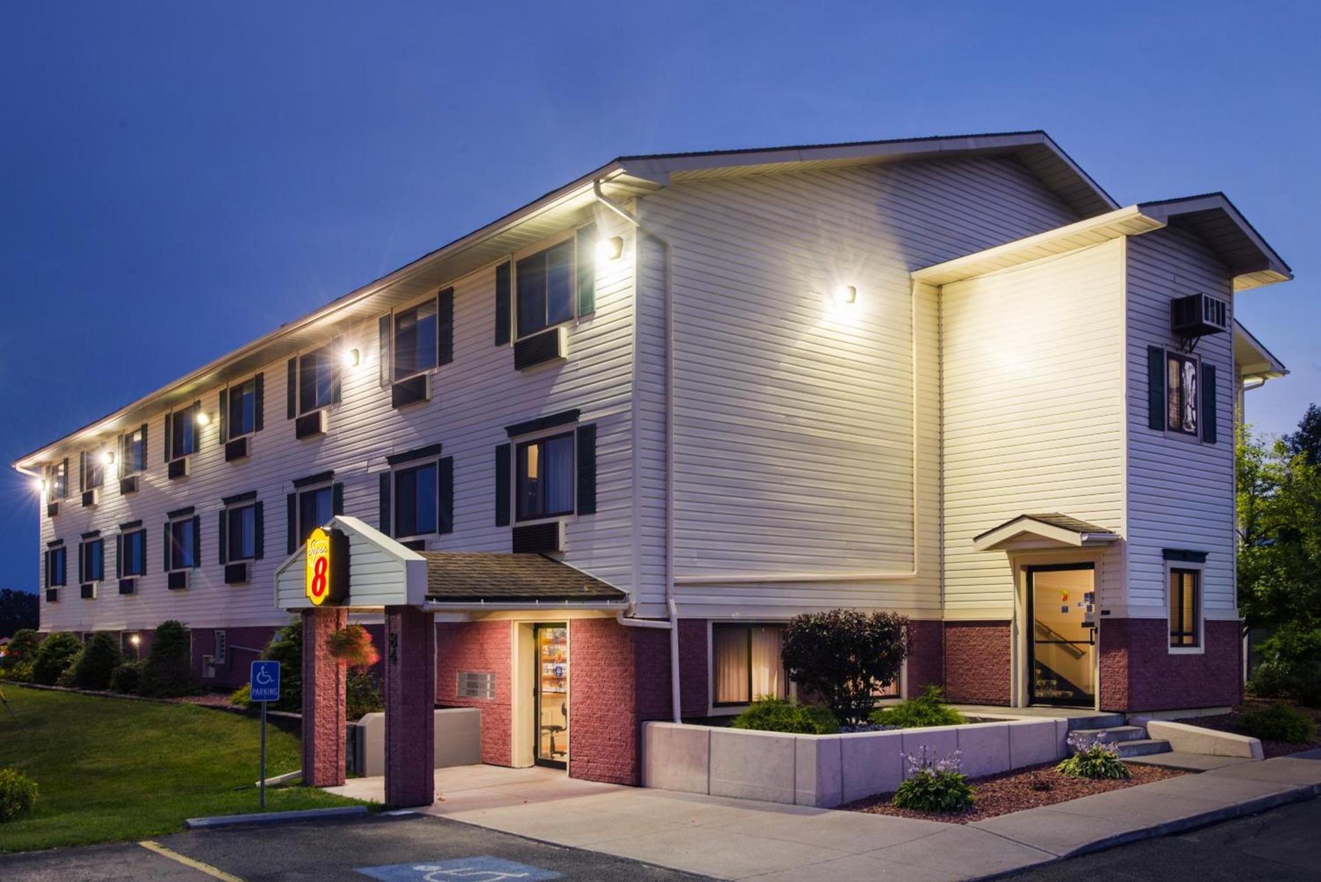 Super 8 by Wyndham Massena NY photo 27