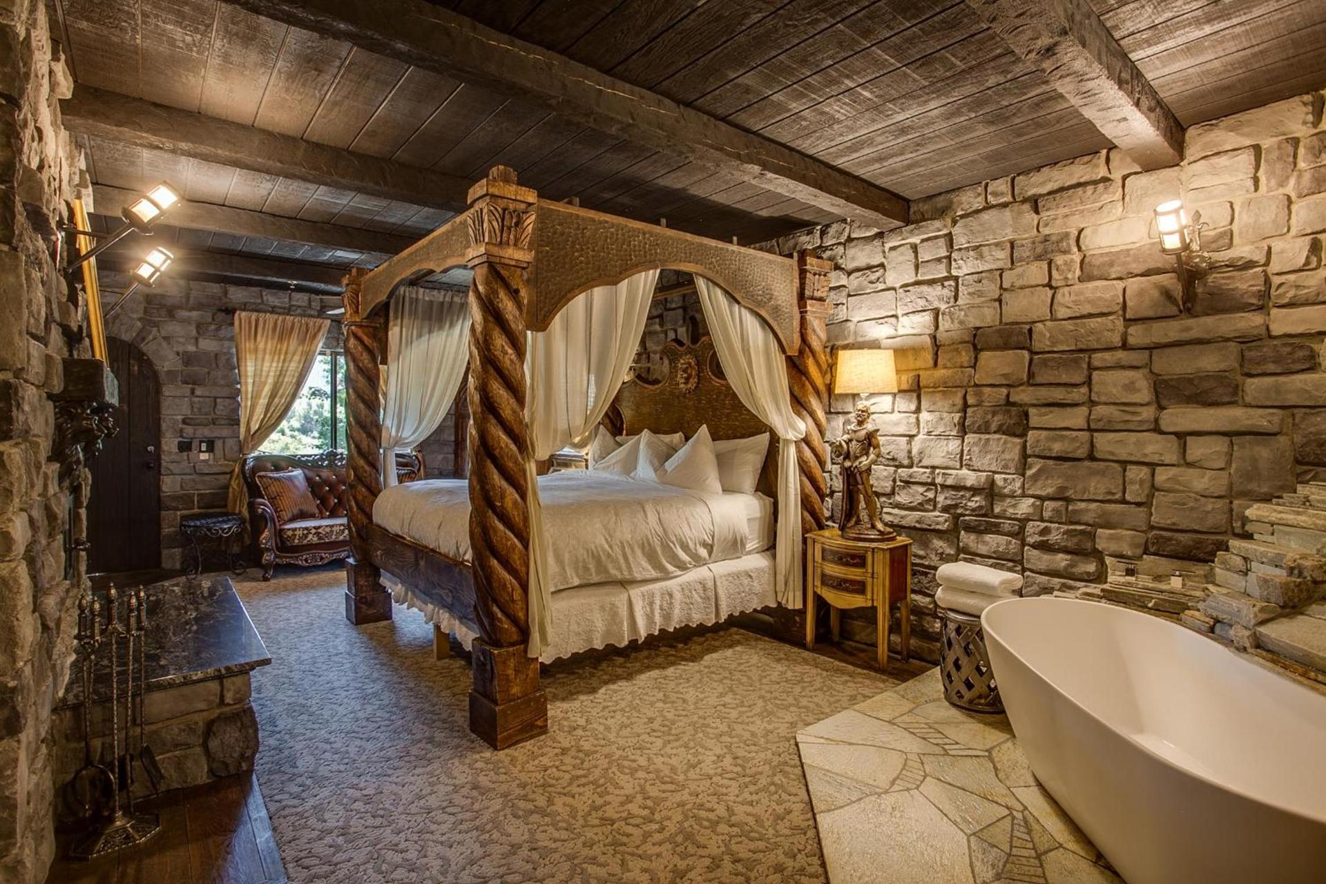 Storybook Riverside Inn photo 15
