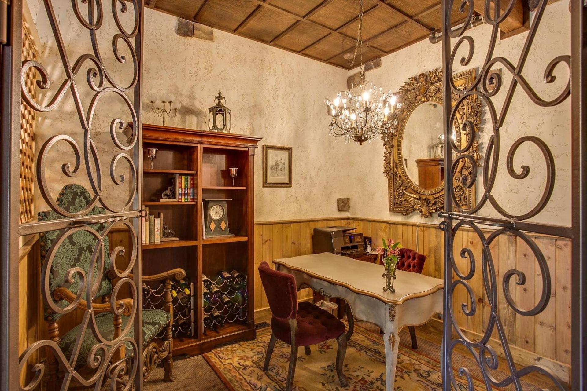 Storybook Riverside Inn photo 5