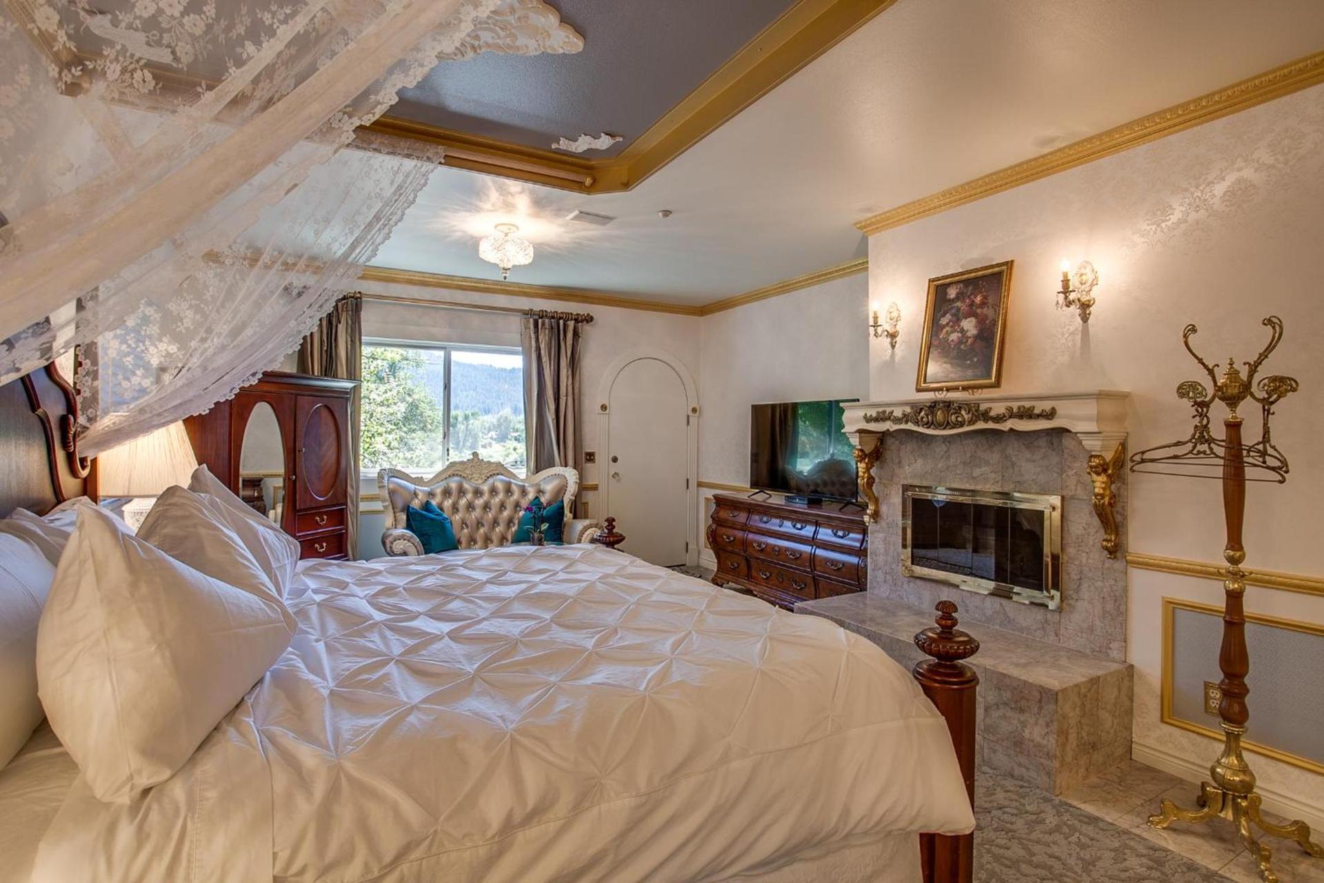 Storybook Riverside Inn photo 2