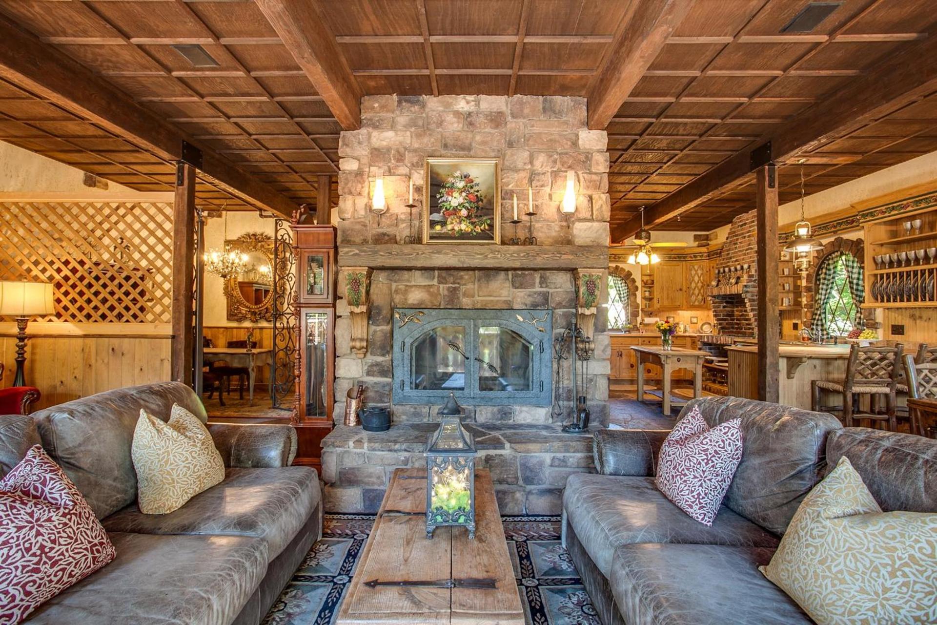 Storybook Riverside Inn photo 7