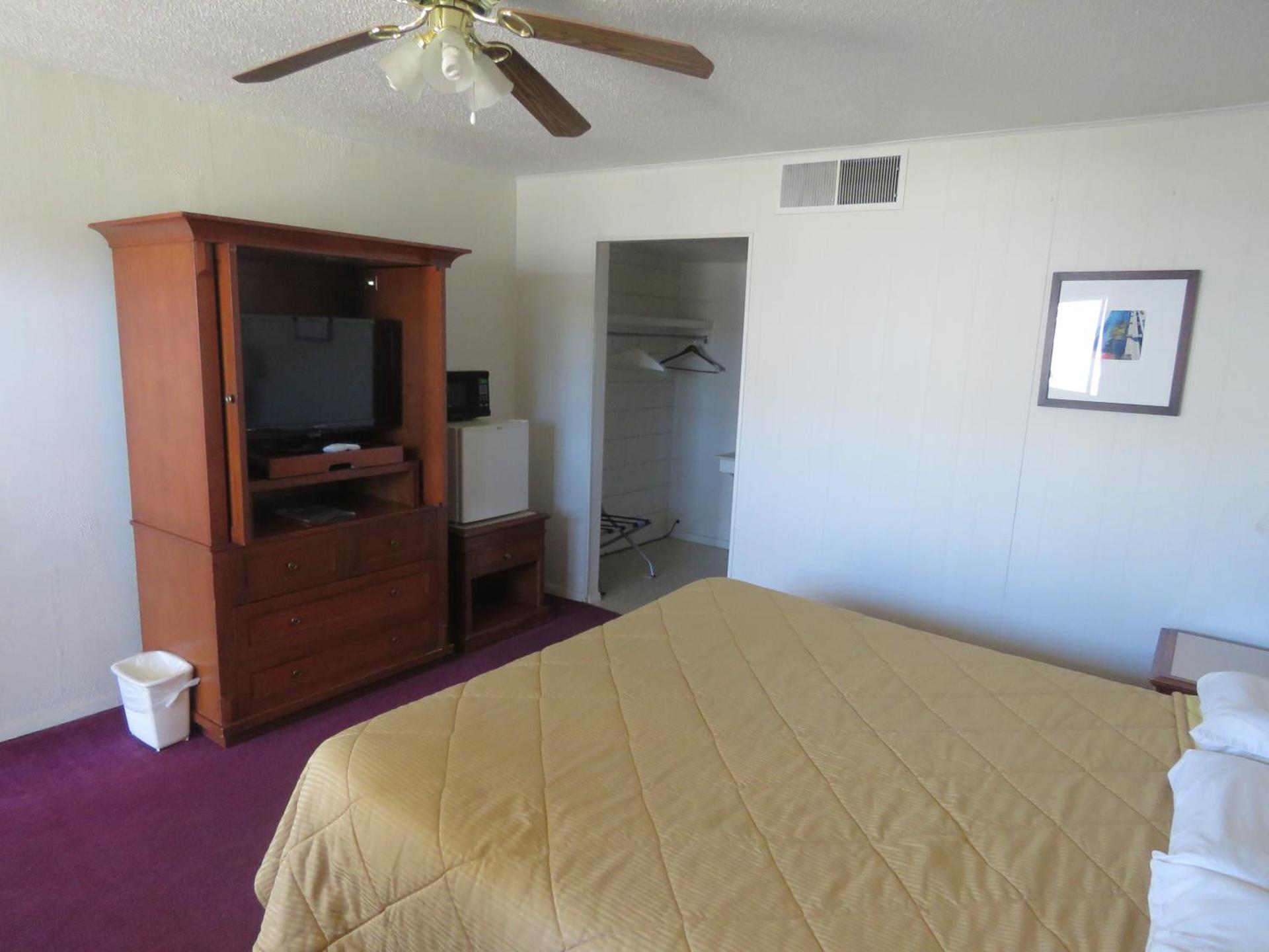 Economy Inn photo 13