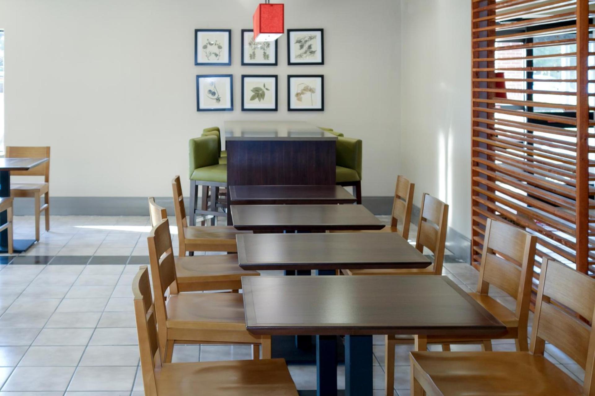 Country Inn & Suites by Radisson, Dahlgren-King George, VA photo 17